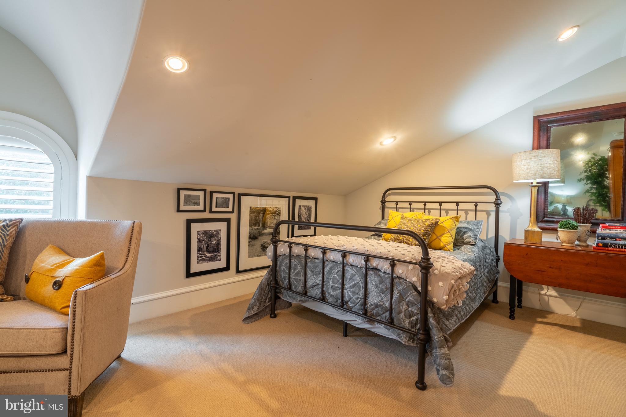 CHESTNUT HILL - Residential