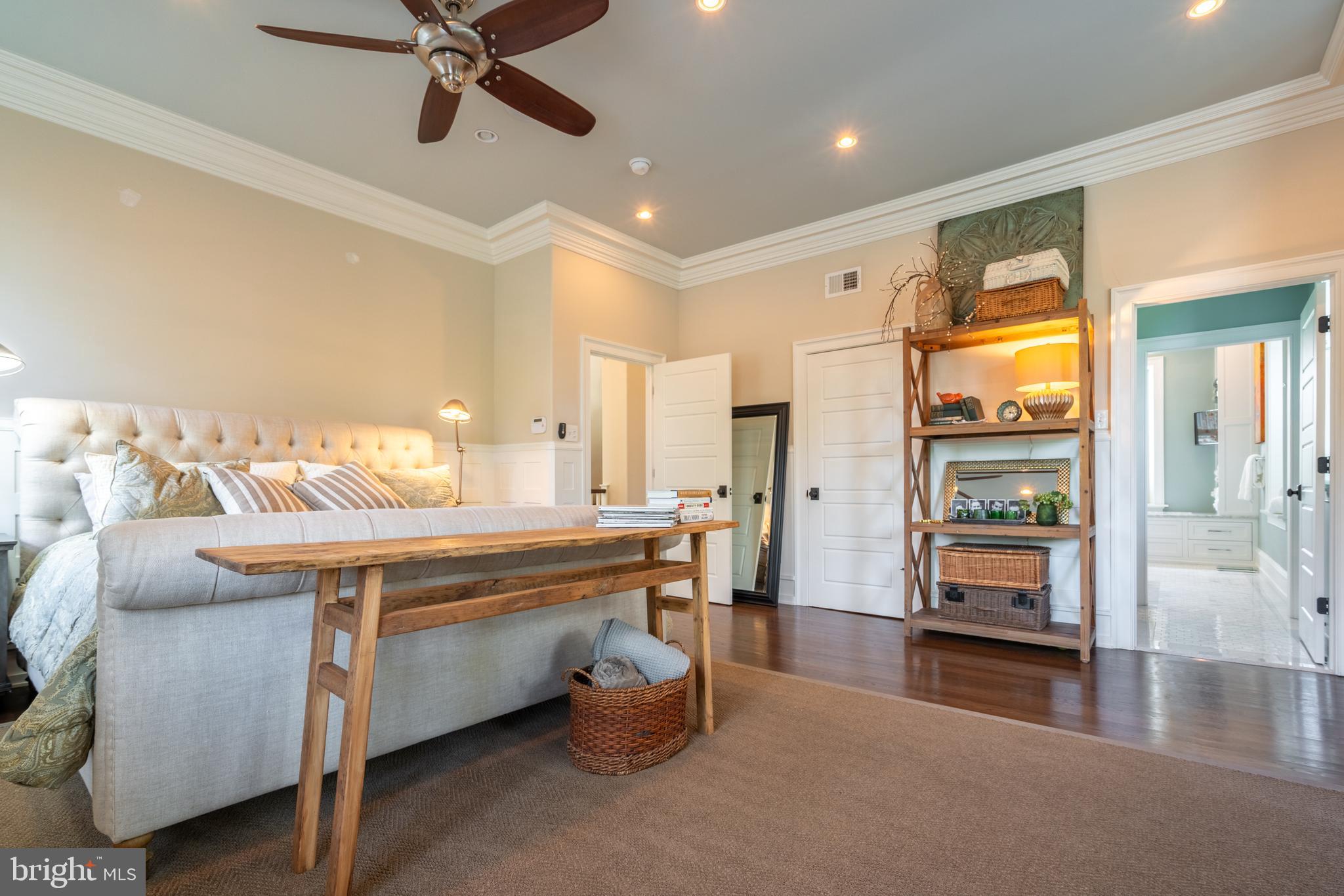 CHESTNUT HILL - Residential