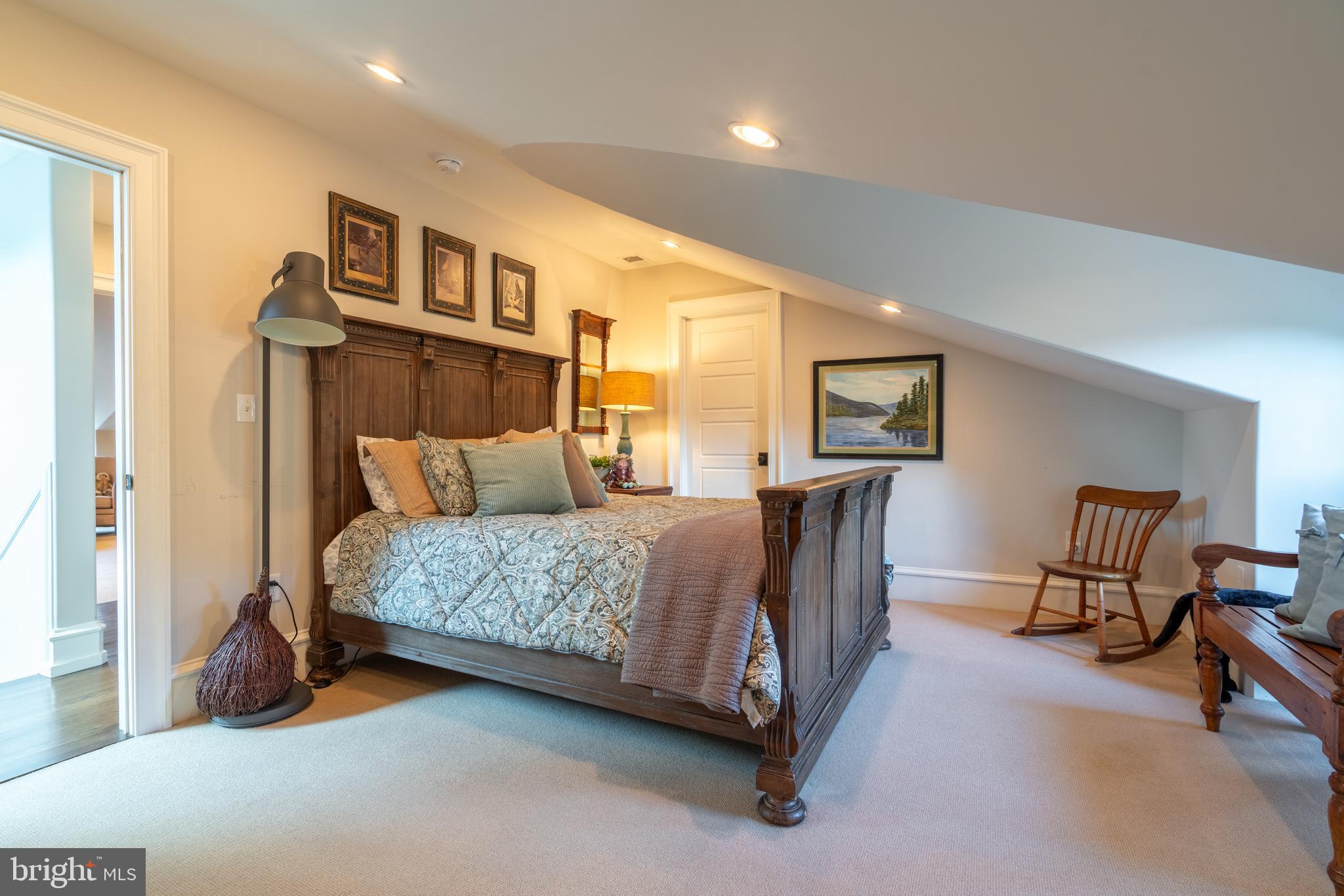 CHESTNUT HILL - Residential