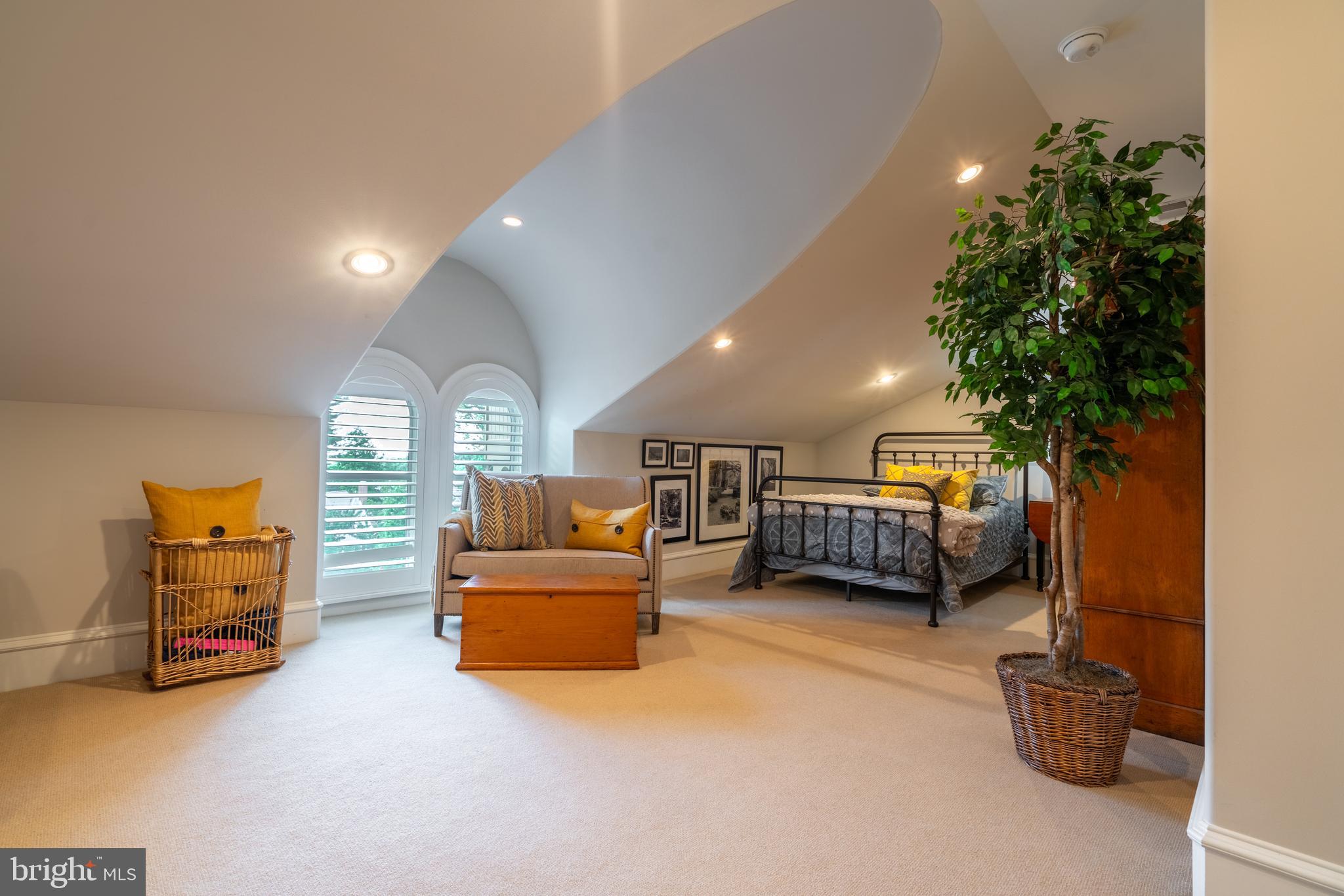 CHESTNUT HILL - Residential