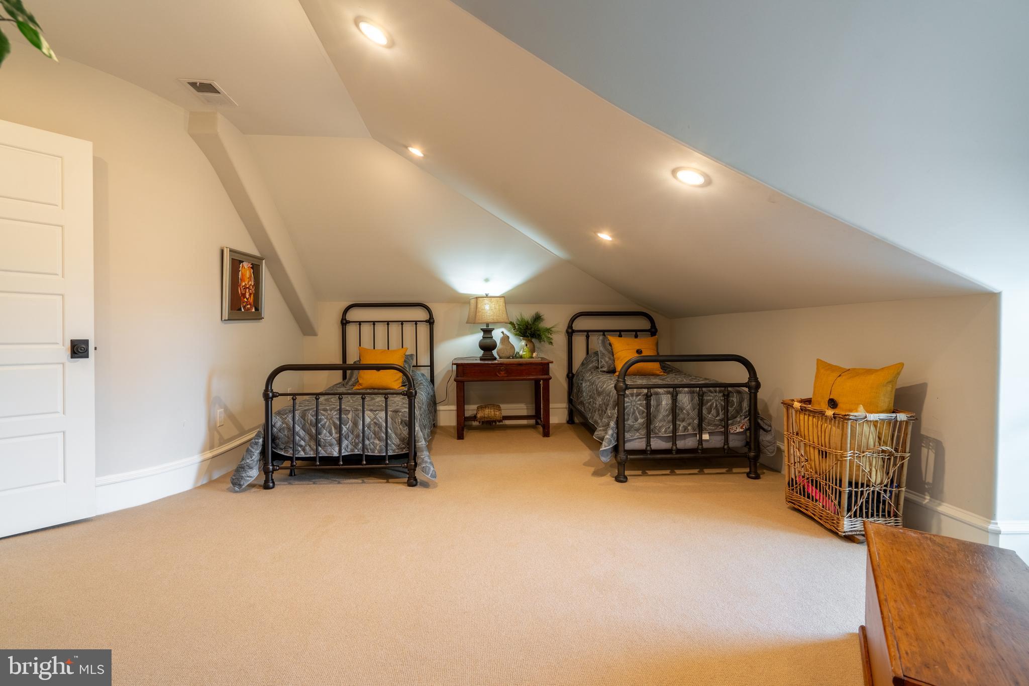 CHESTNUT HILL - Residential