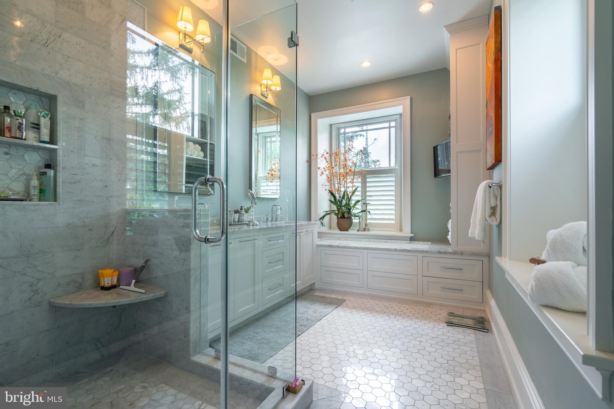 CHESTNUT HILL - Residential