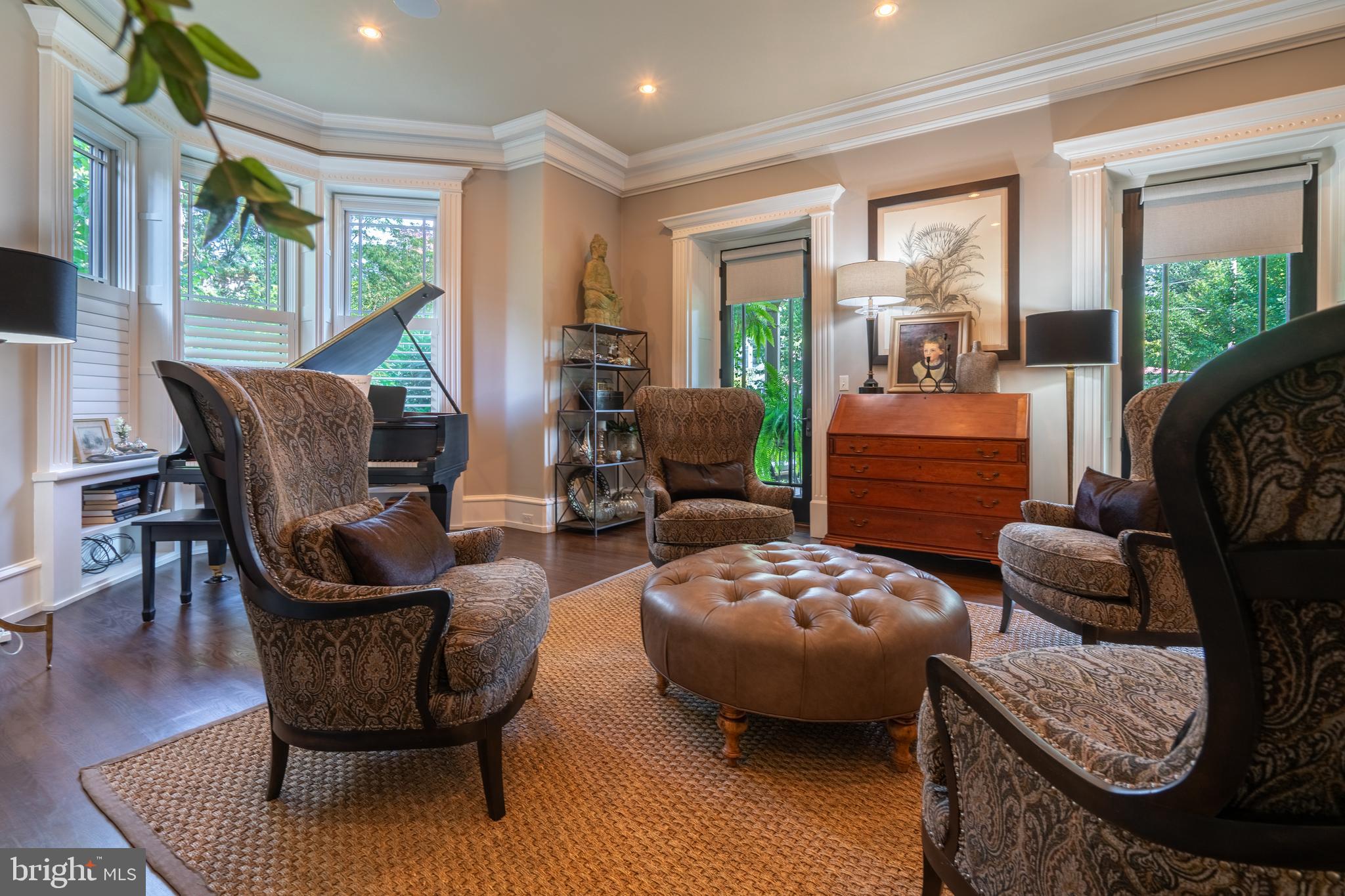 CHESTNUT HILL - Residential