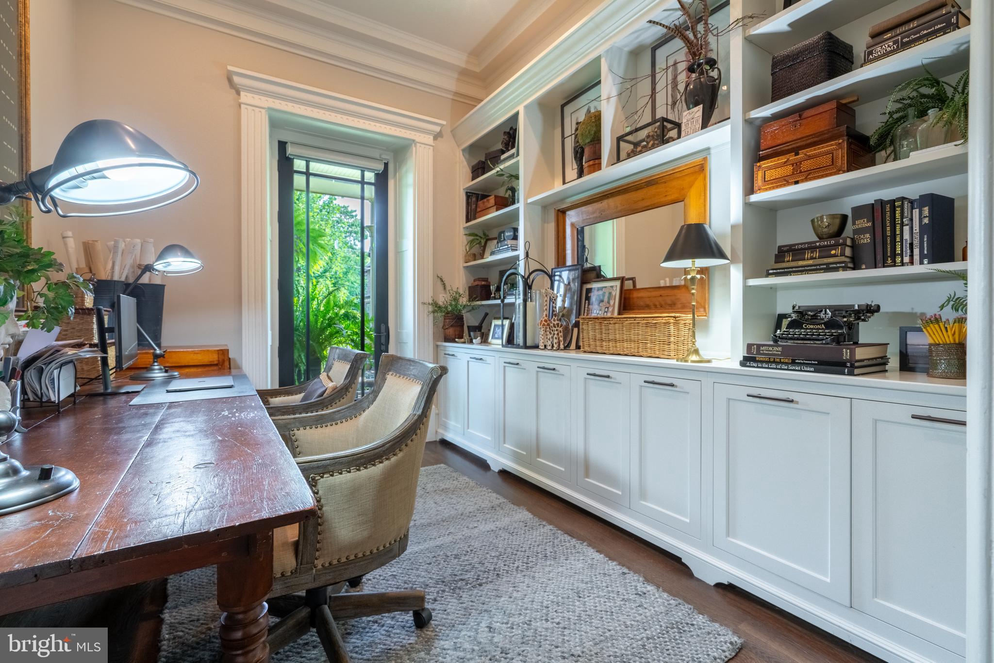 CHESTNUT HILL - Residential