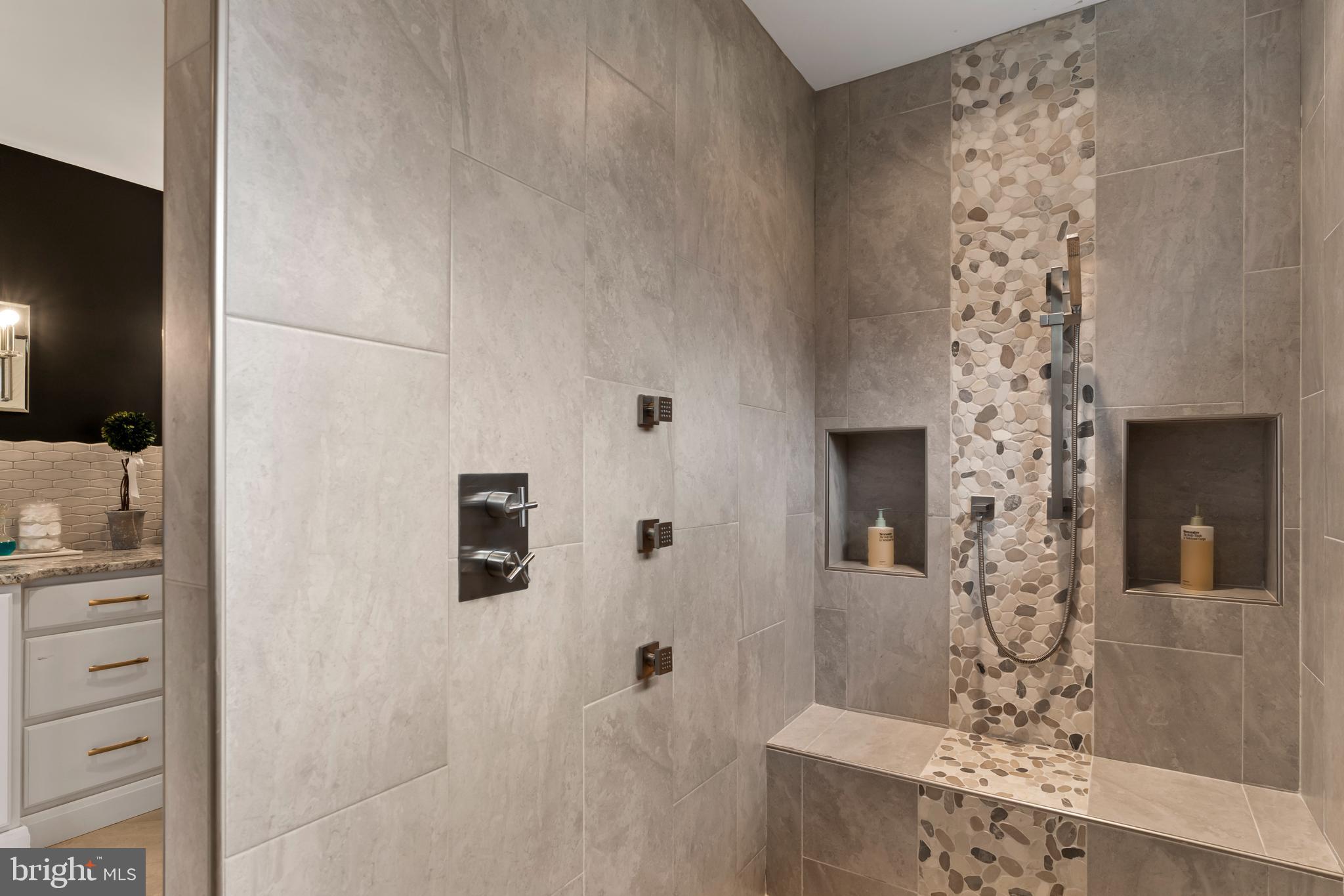 DEAVEN WOODS - Residential