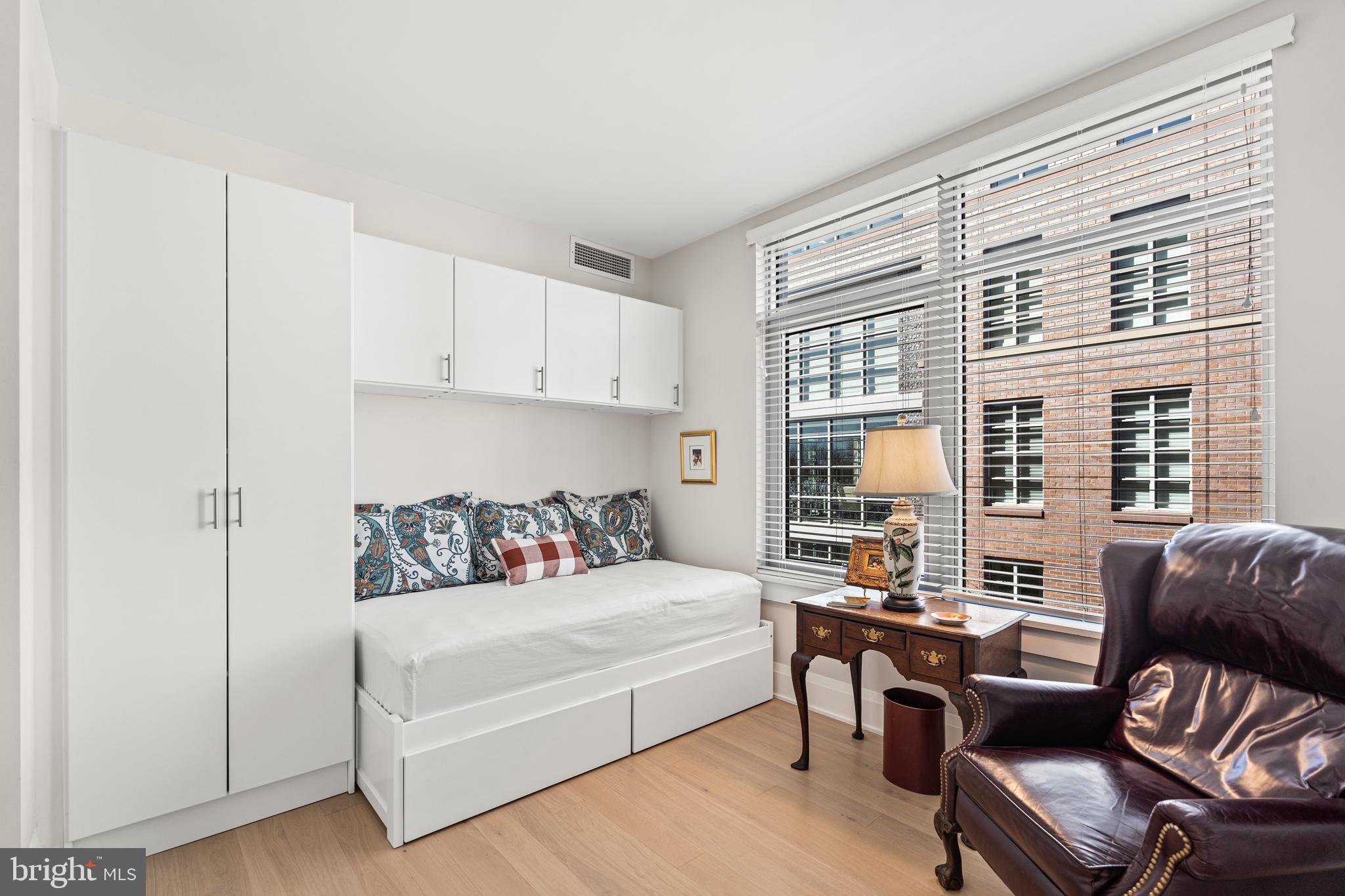 ROBINSON LANDING - Residential