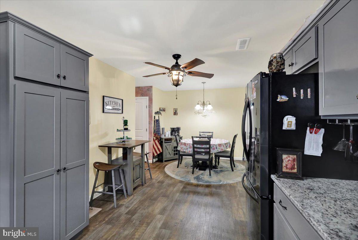 TRAIL SIDE - Residential