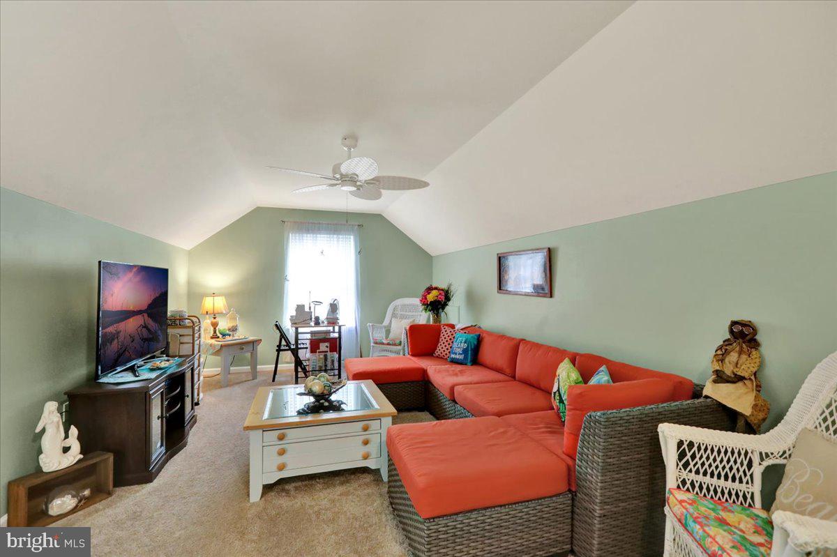 TRAIL SIDE - Residential