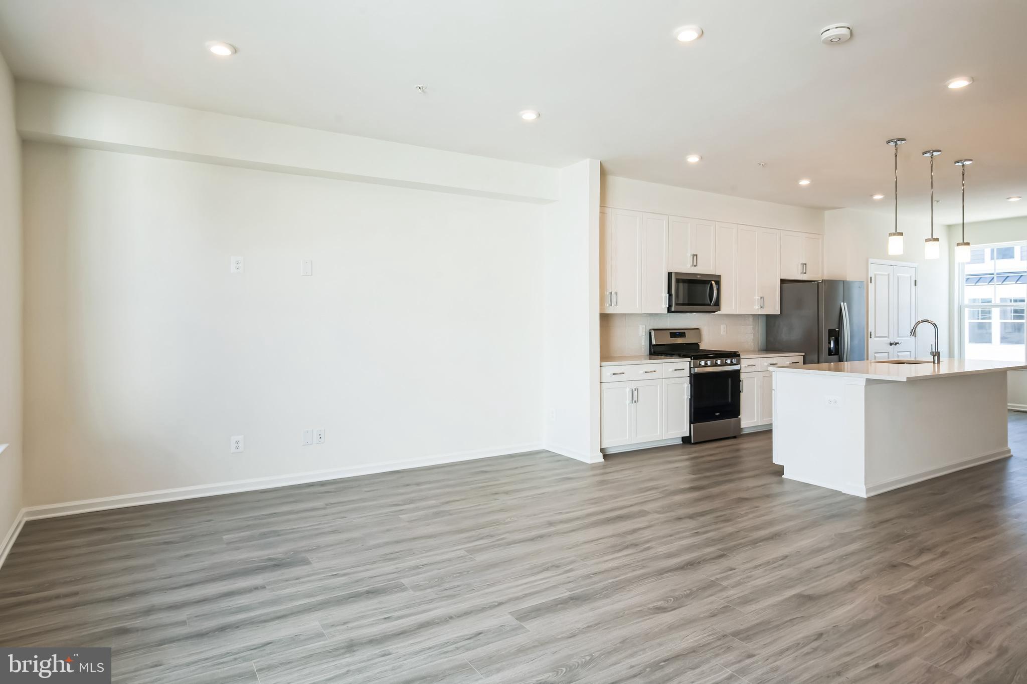 DEEP HARBOUR - Residential