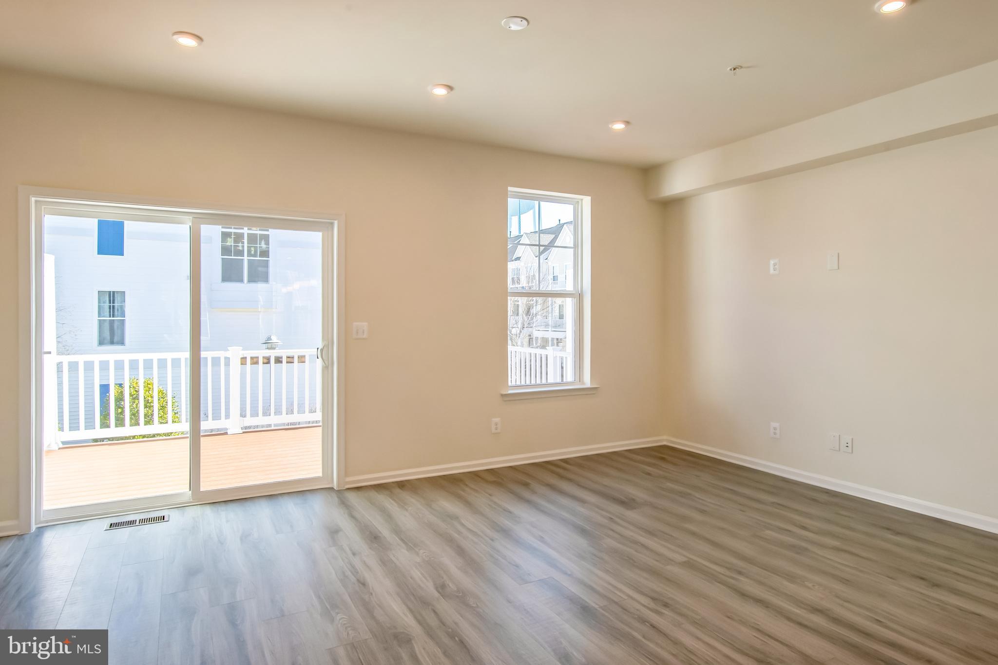 DEEP HARBOUR - Residential