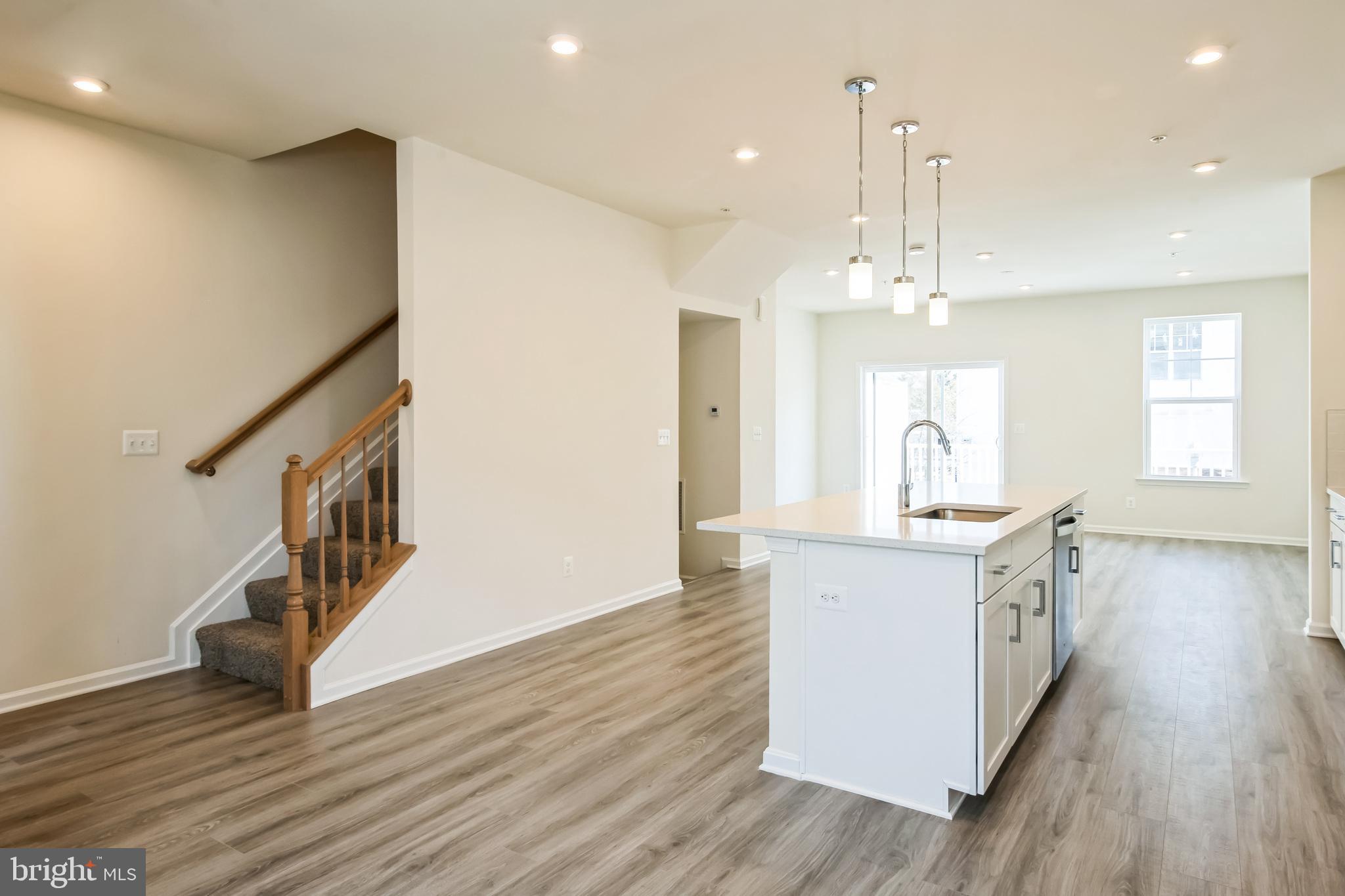 DEEP HARBOUR - Residential