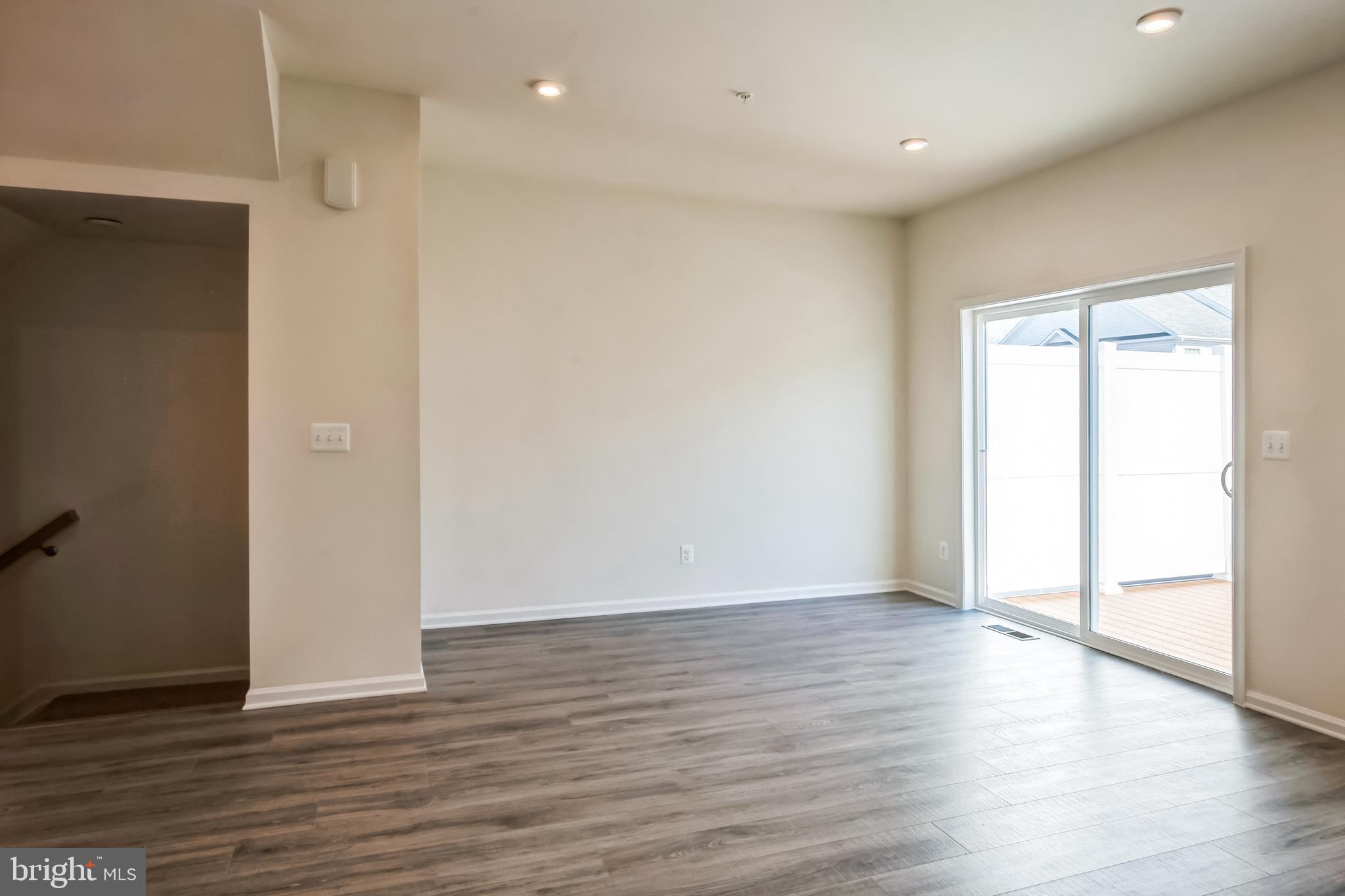 DEEP HARBOUR - Residential