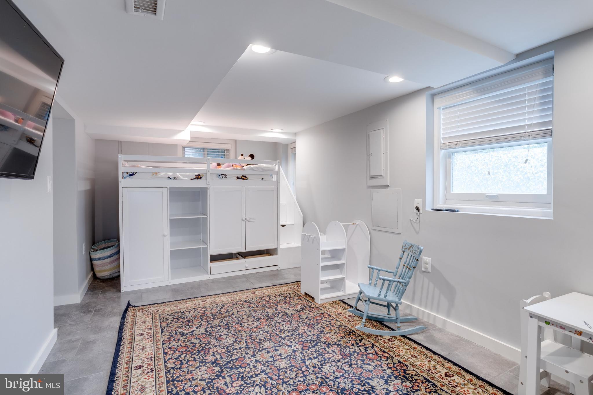 SHIRLEY WOODS - Residential