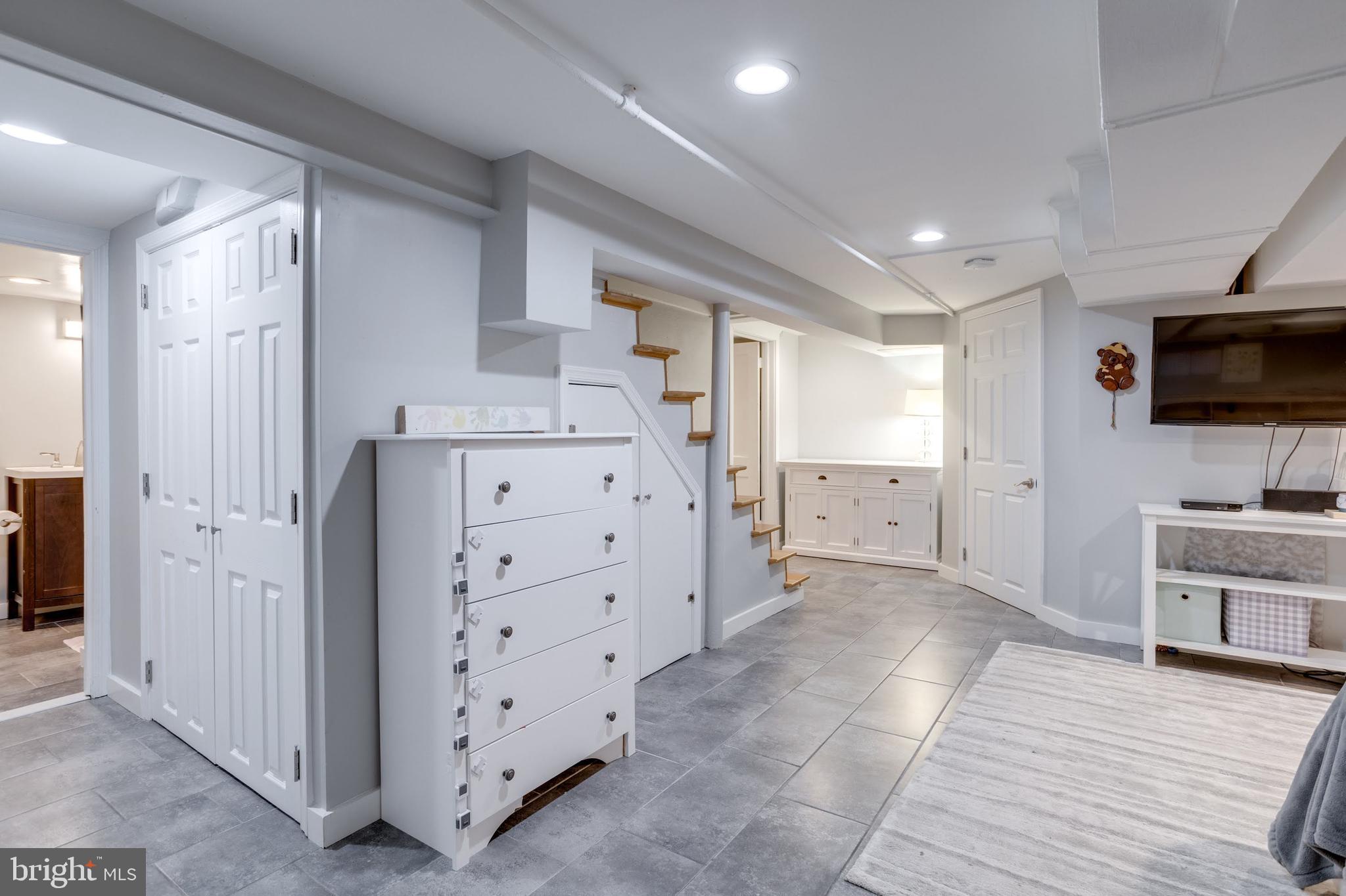 SHIRLEY WOODS - Residential