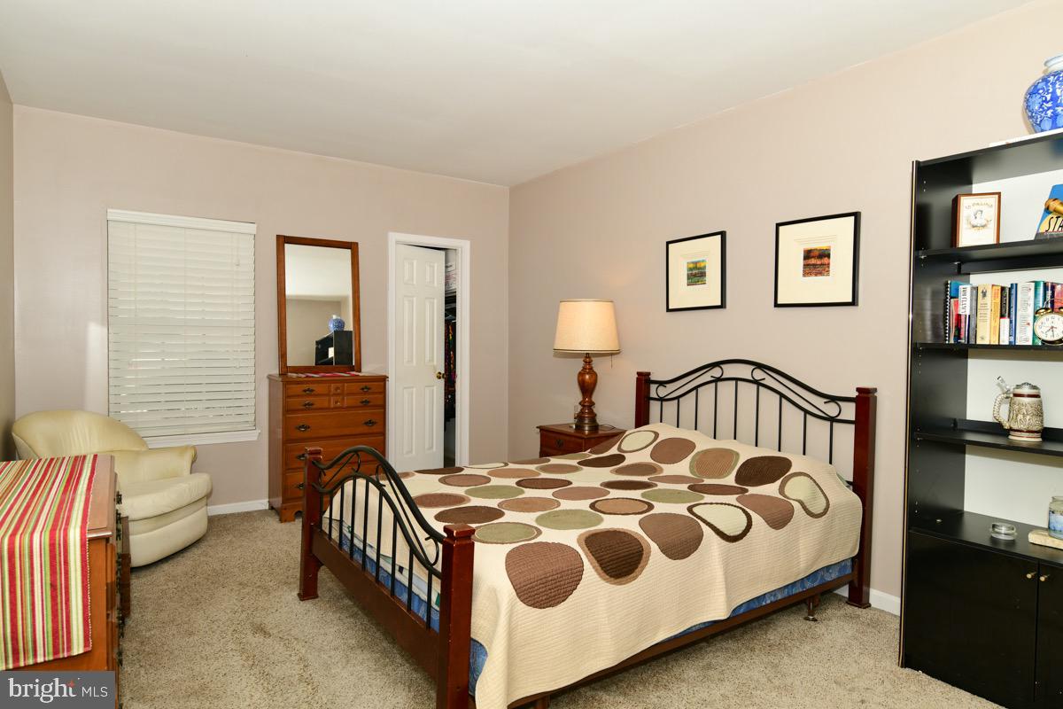 SEVEN OAKS - Residential