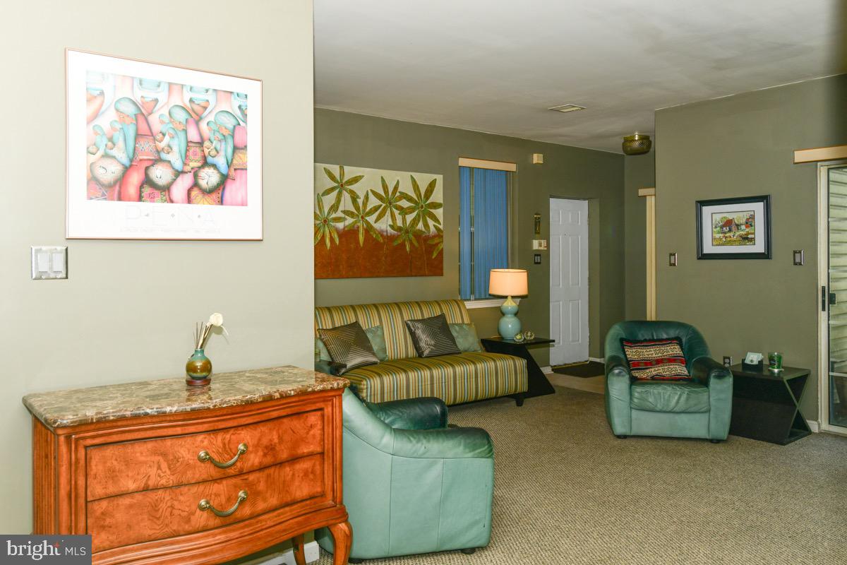 SEVEN OAKS - Residential