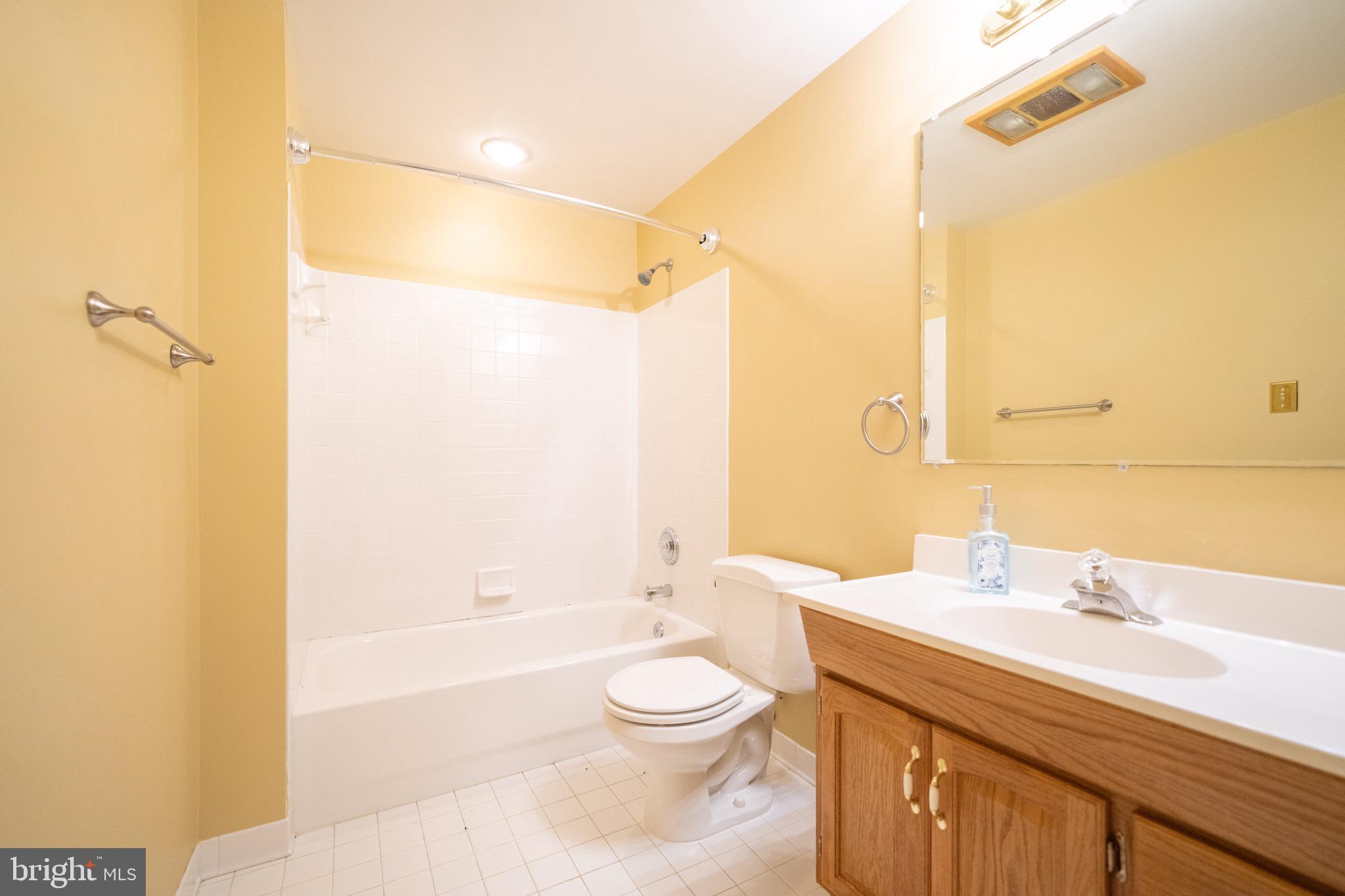 LITTLE ROCKY RUN - Residential Lease