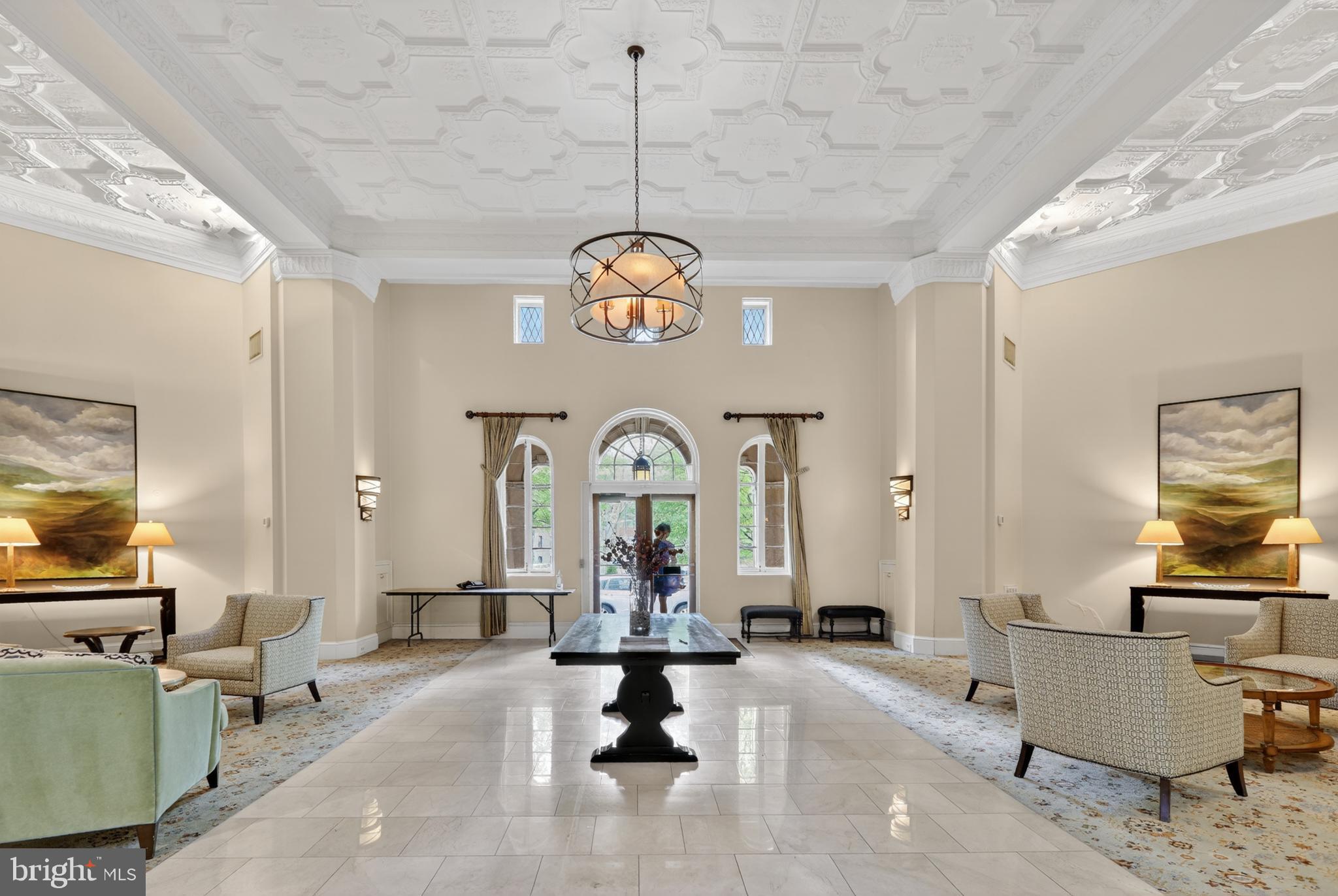 FOREST HILLS - Commercial Sale