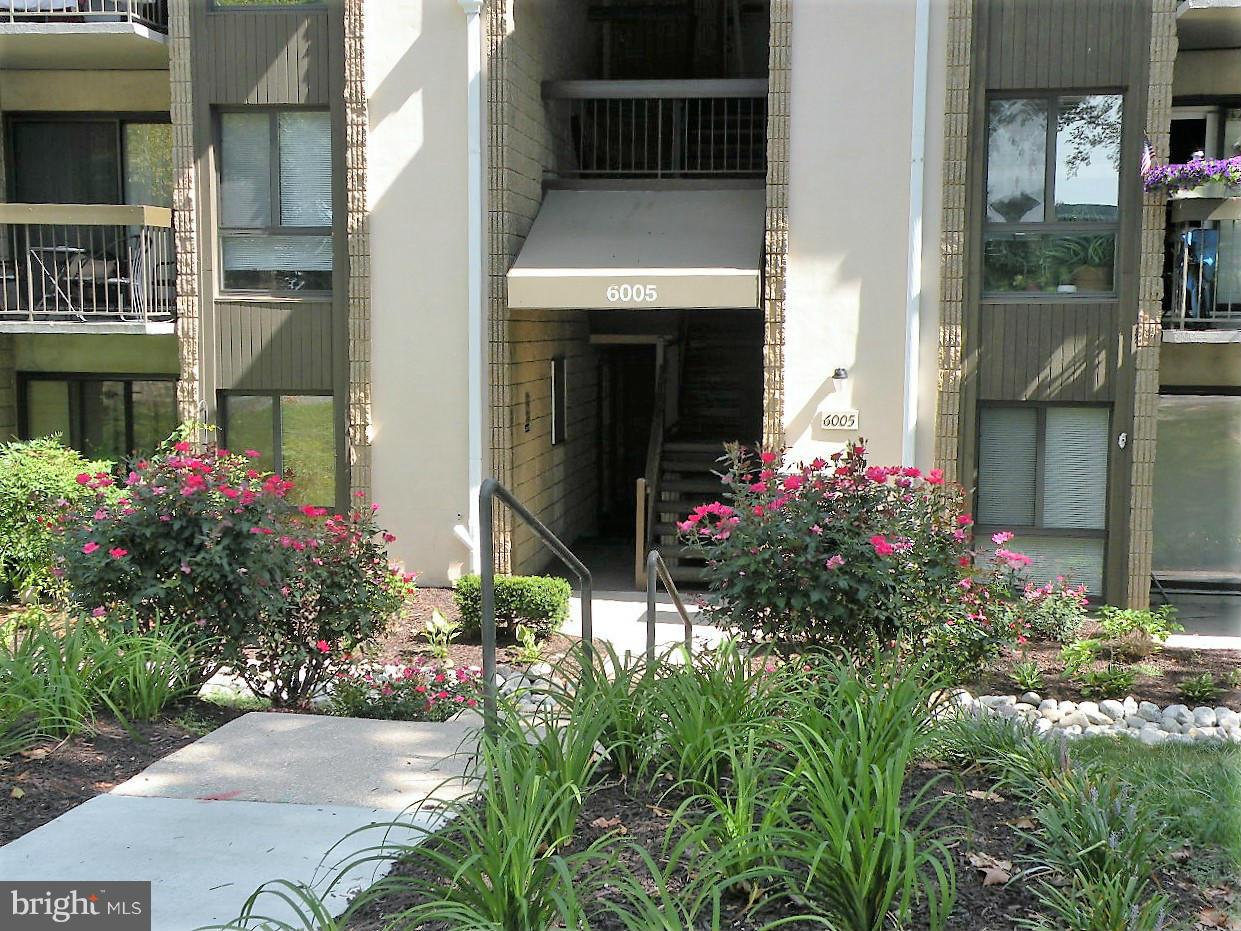 VILLAGE OF LONG REACH - Residential