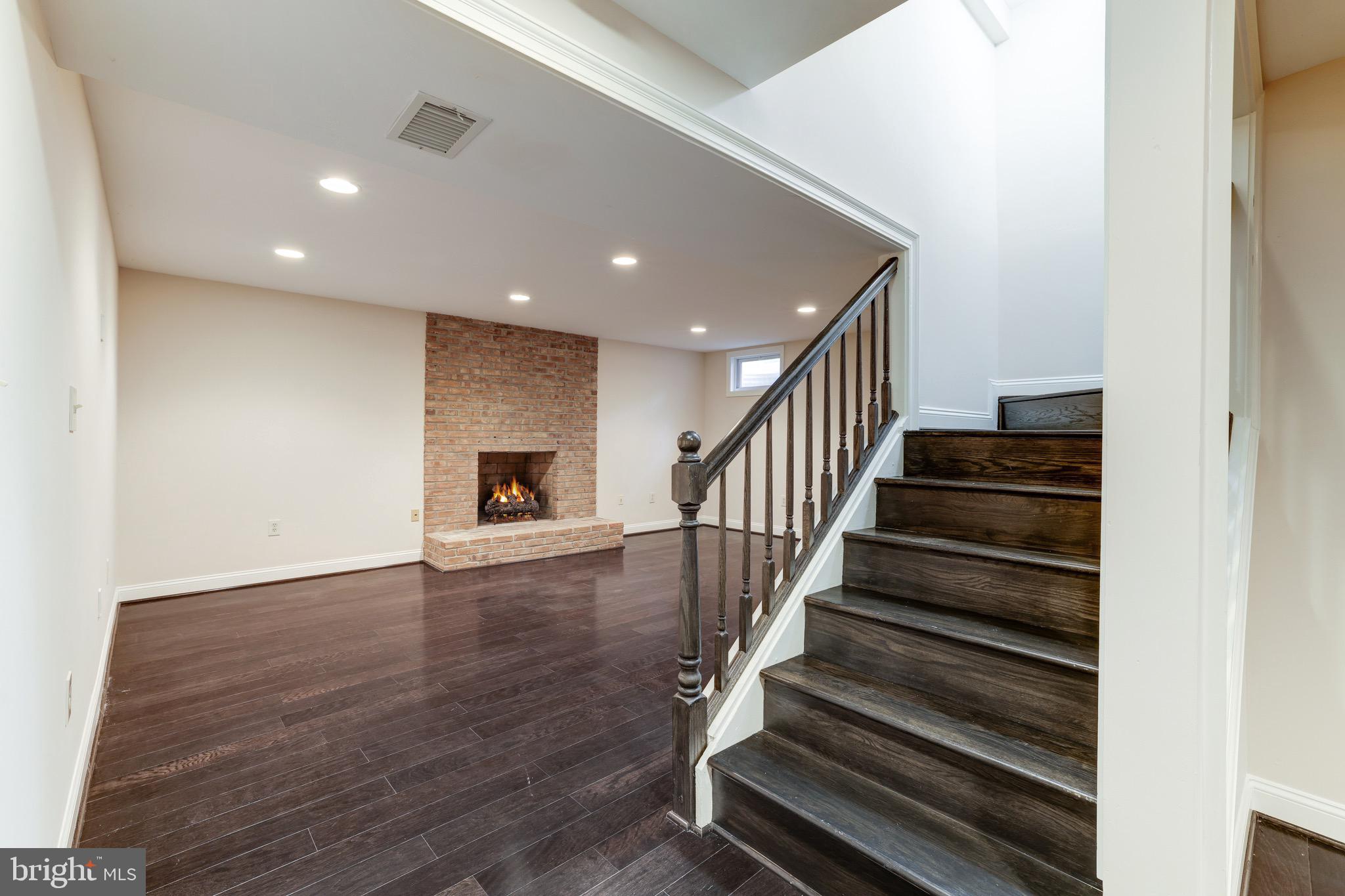 MCLEAN ESTATES - Residential