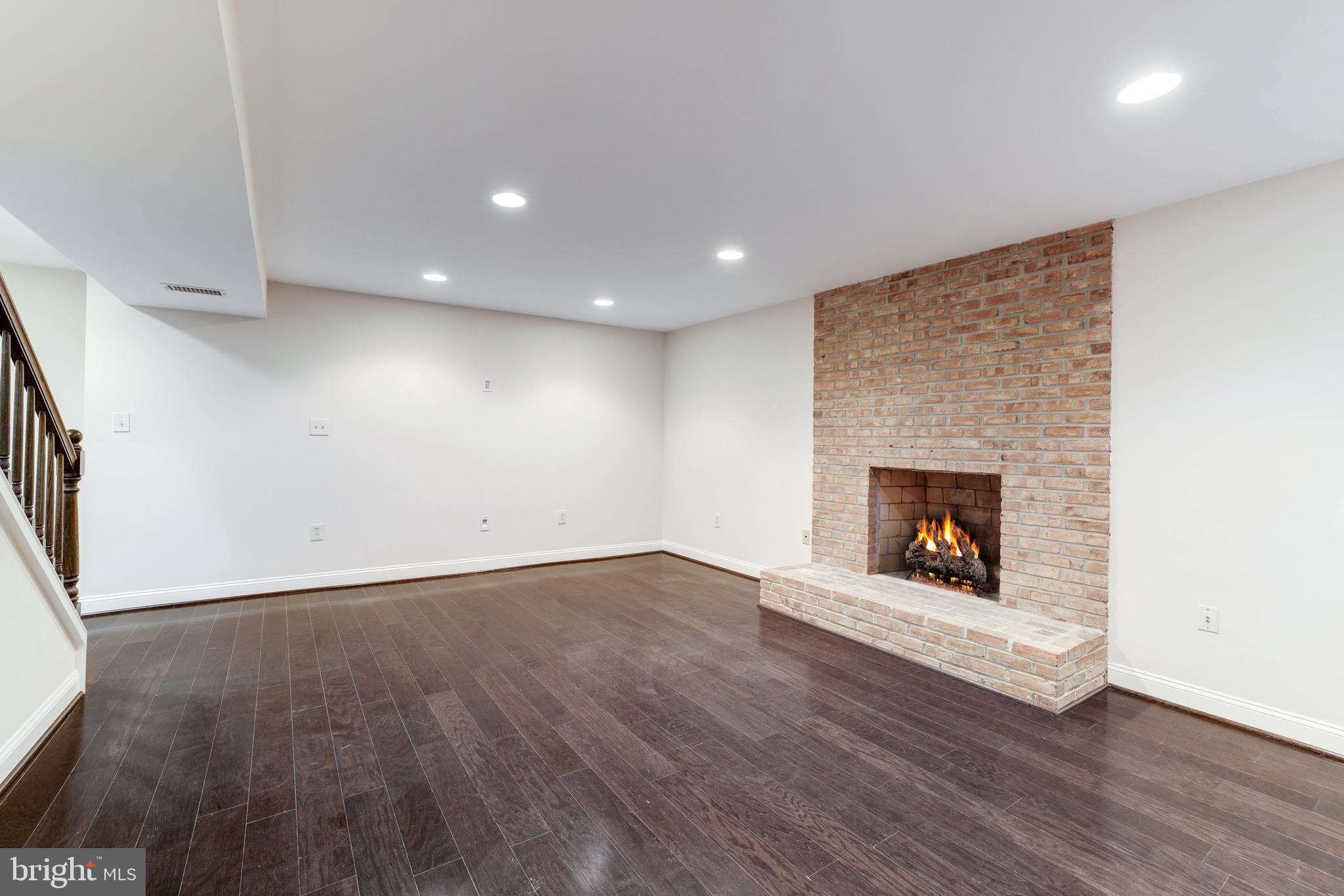 MCLEAN ESTATES - Residential