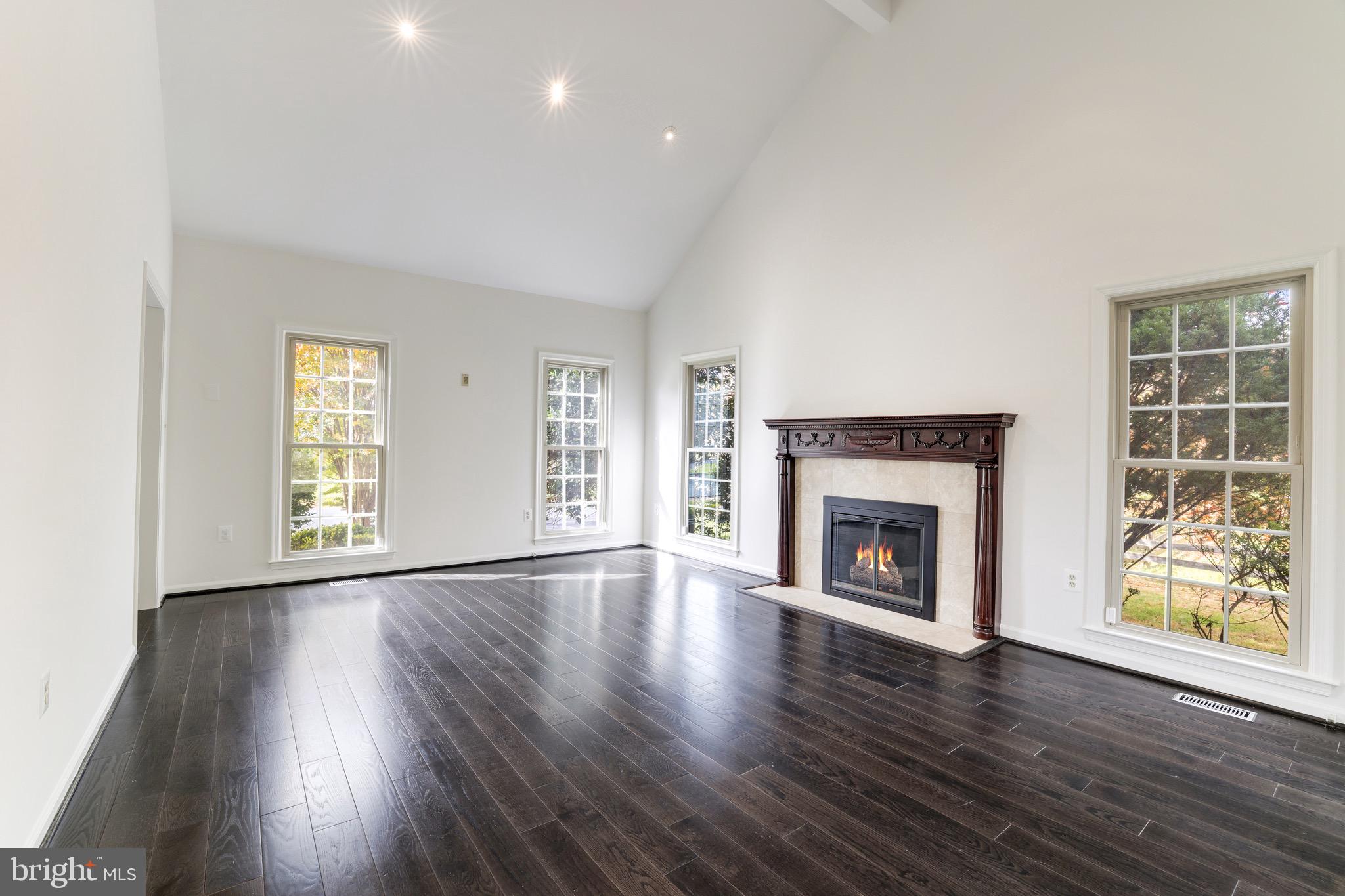 MCLEAN ESTATES - Residential