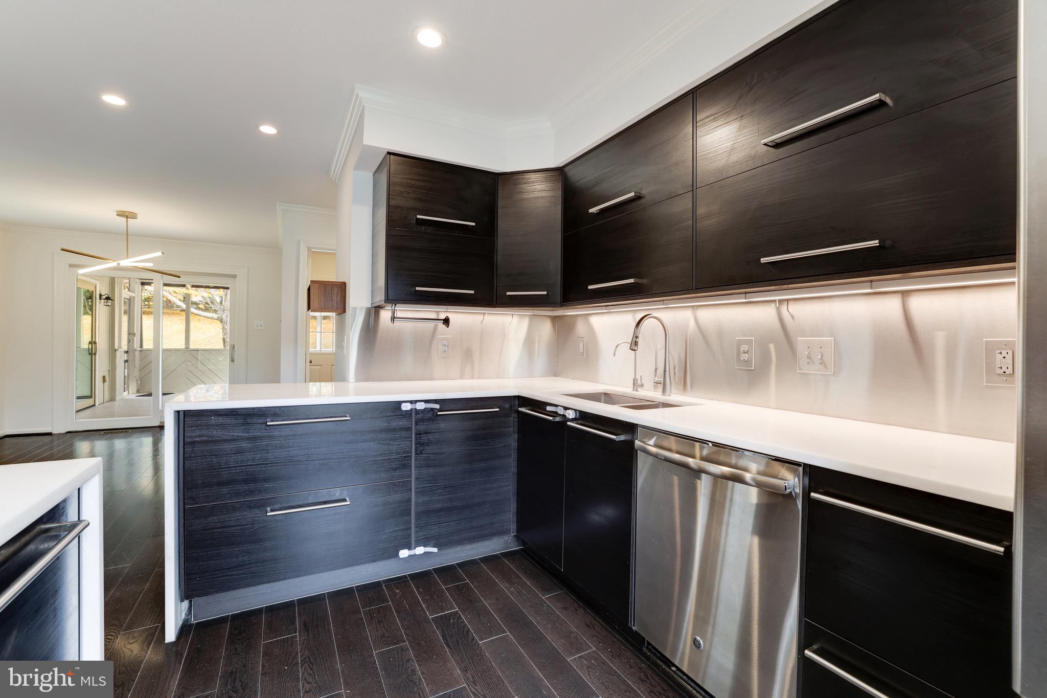 MCLEAN ESTATES - Residential