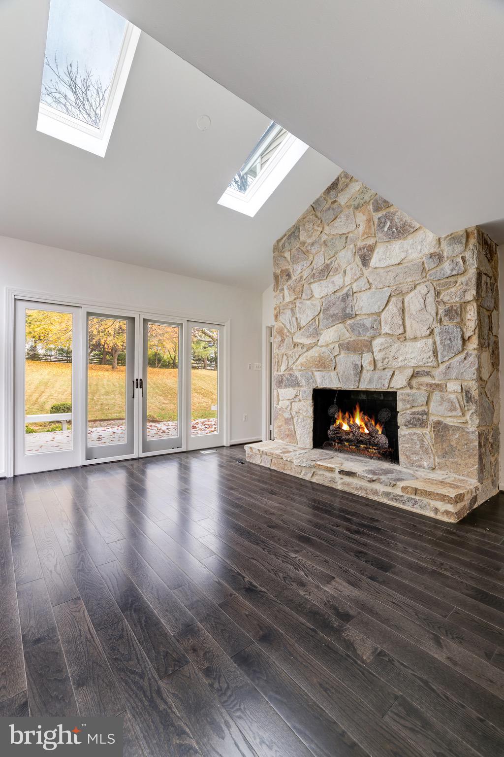 MCLEAN ESTATES - Residential