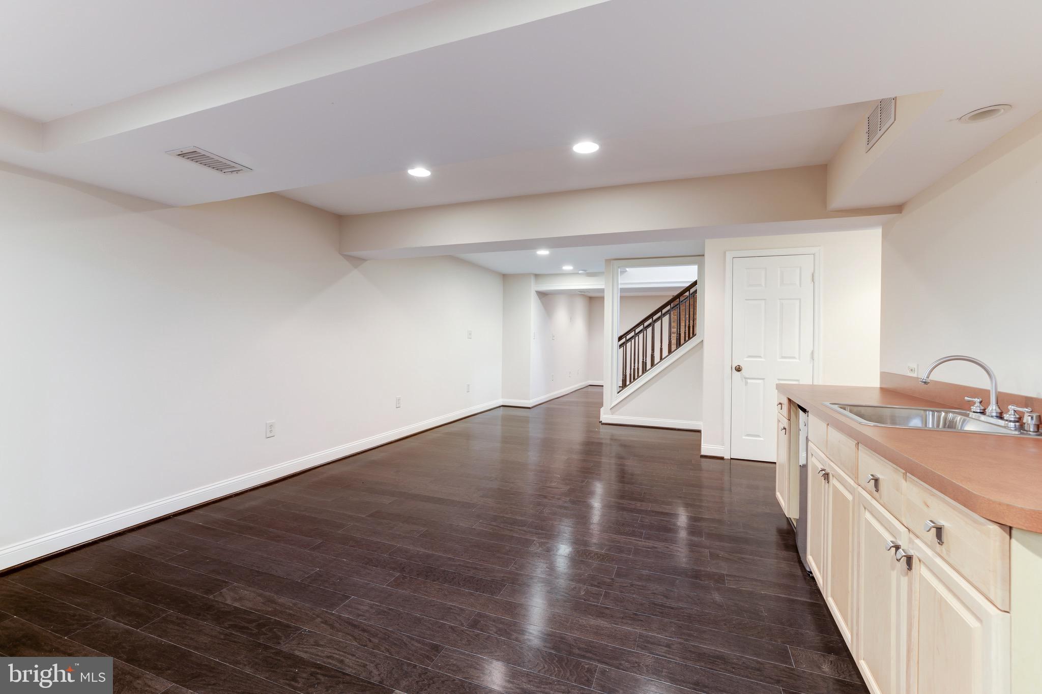 MCLEAN ESTATES - Residential