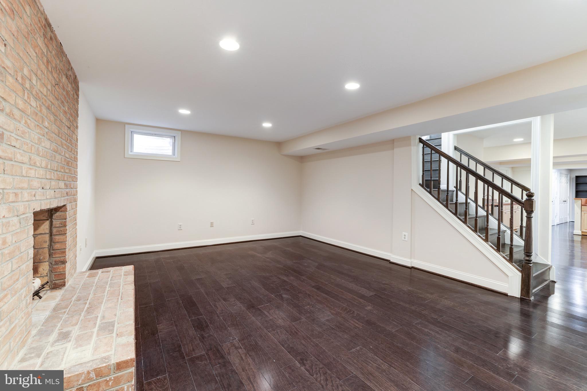 MCLEAN ESTATES - Residential