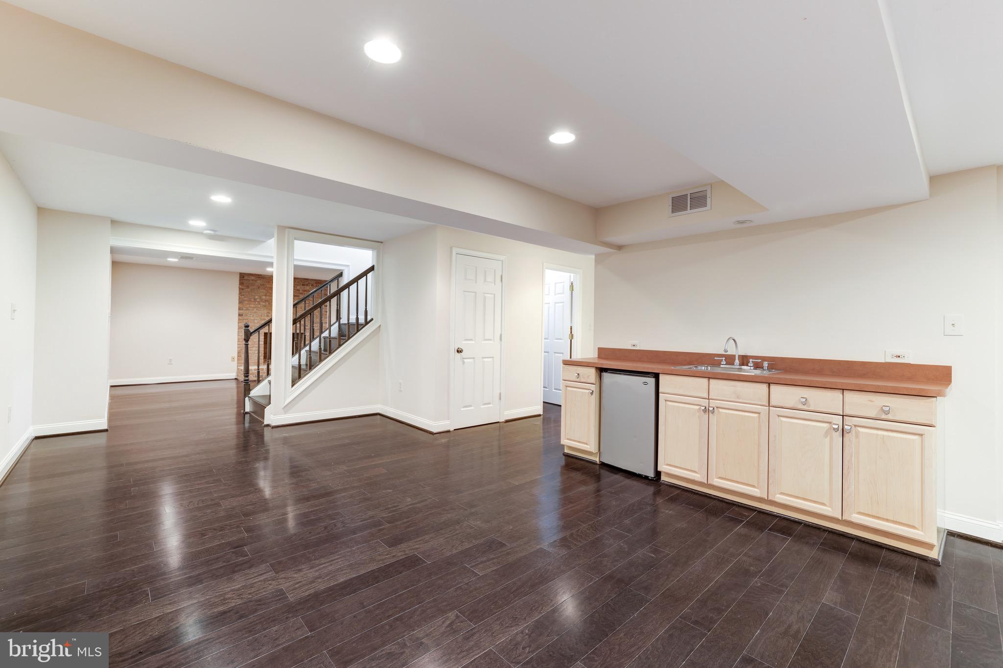 MCLEAN ESTATES - Residential