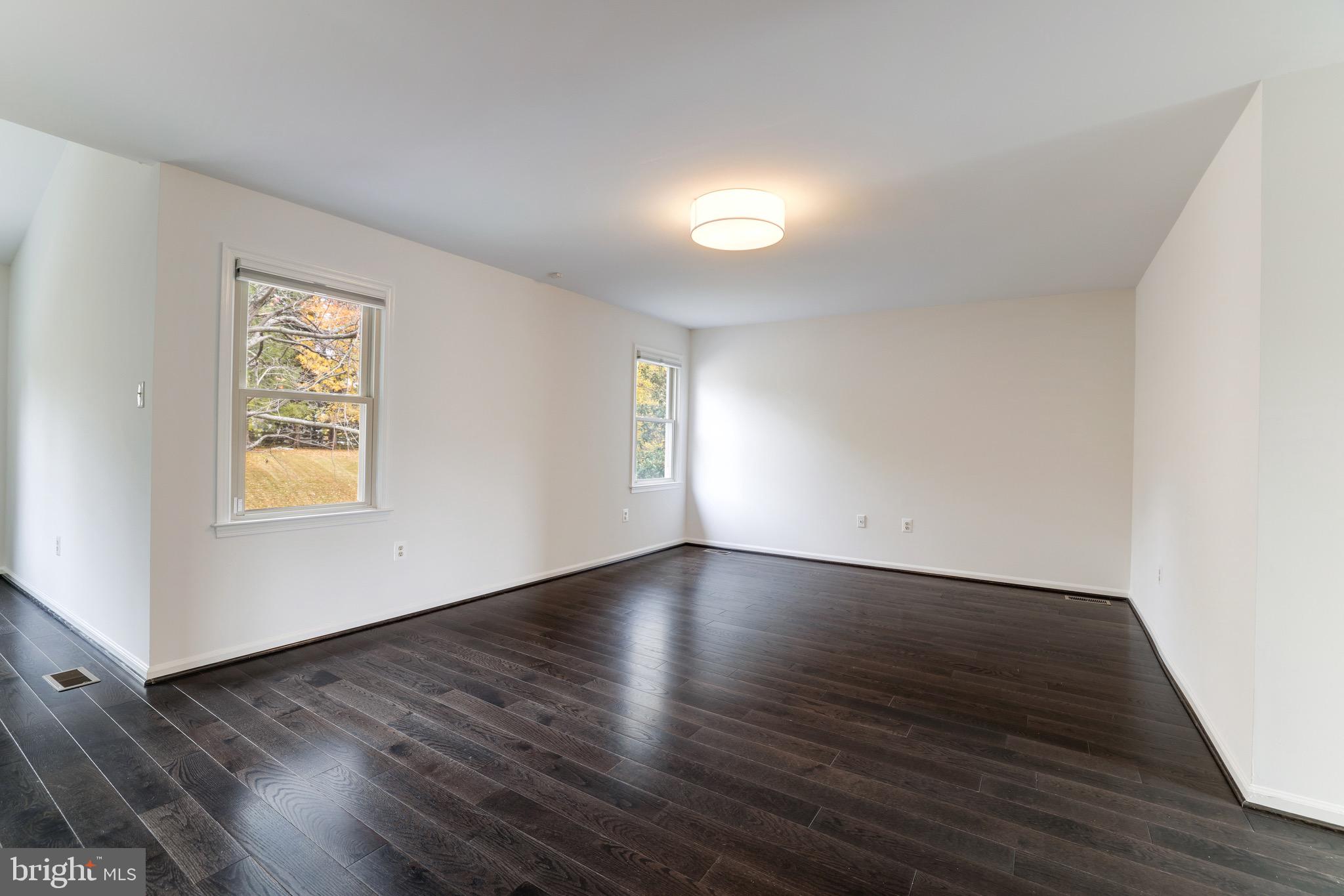 MCLEAN ESTATES - Residential