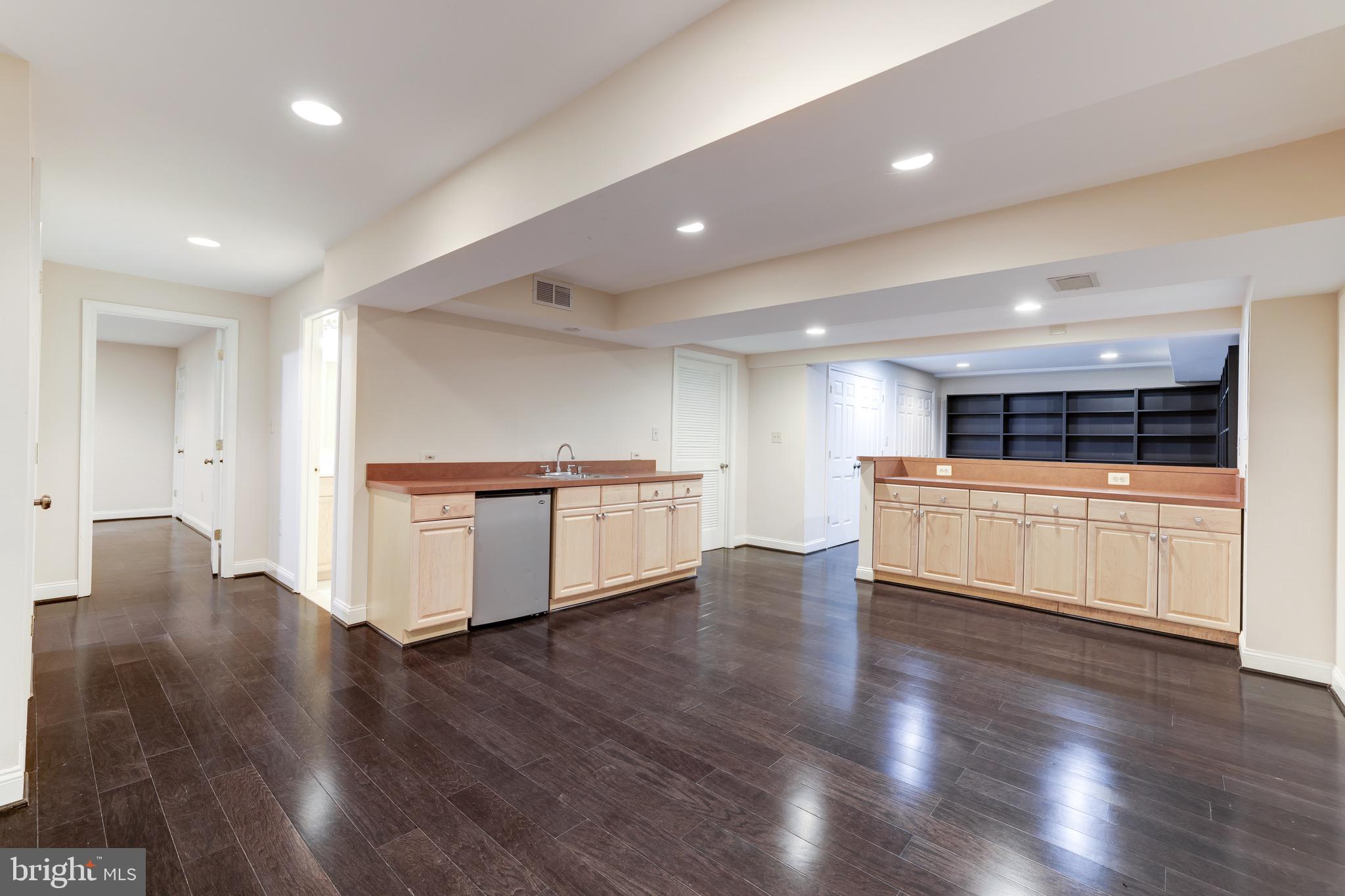 MCLEAN ESTATES - Residential