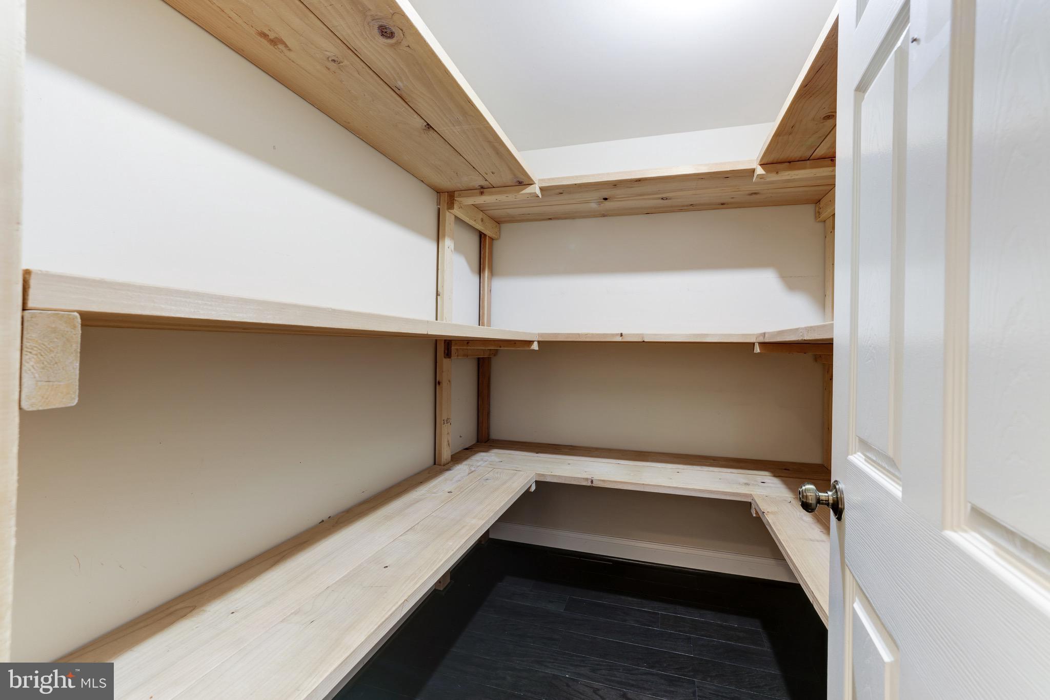 MCLEAN ESTATES - Residential