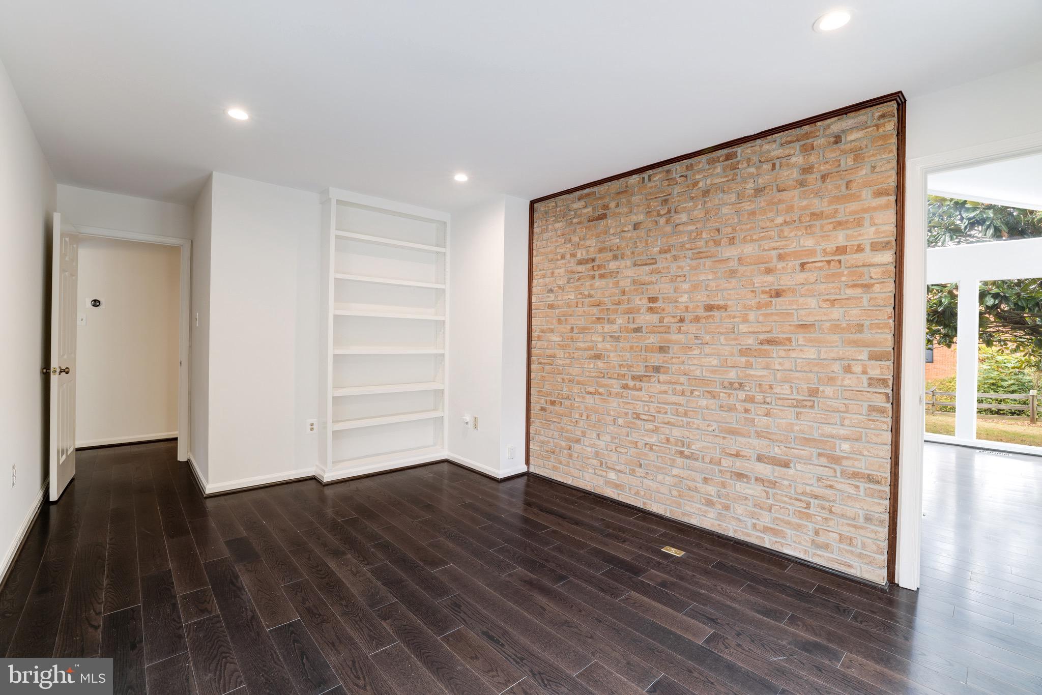 MCLEAN ESTATES - Residential