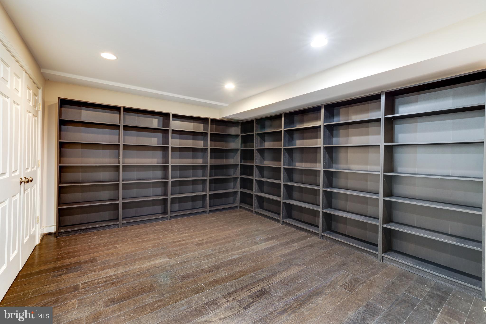 MCLEAN ESTATES - Residential