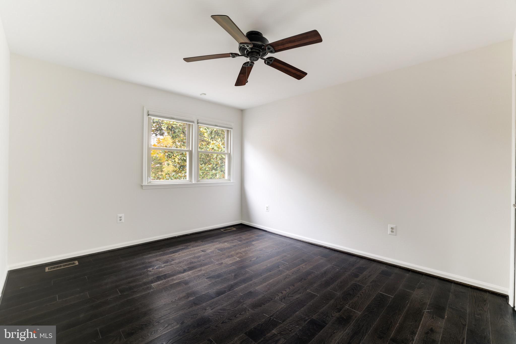 MCLEAN ESTATES - Residential