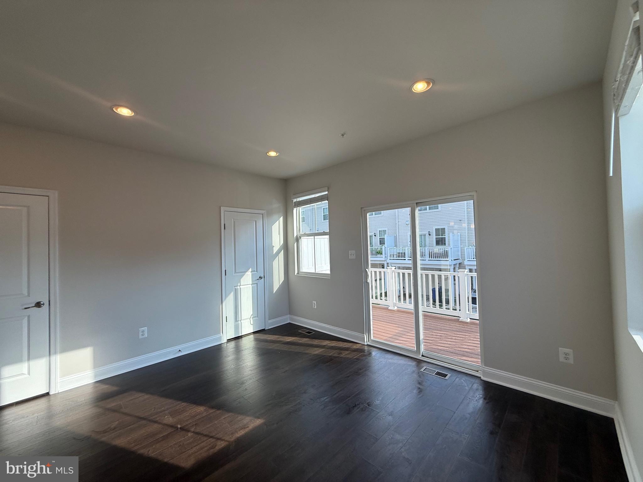 OXFORD SQUARE - Residential