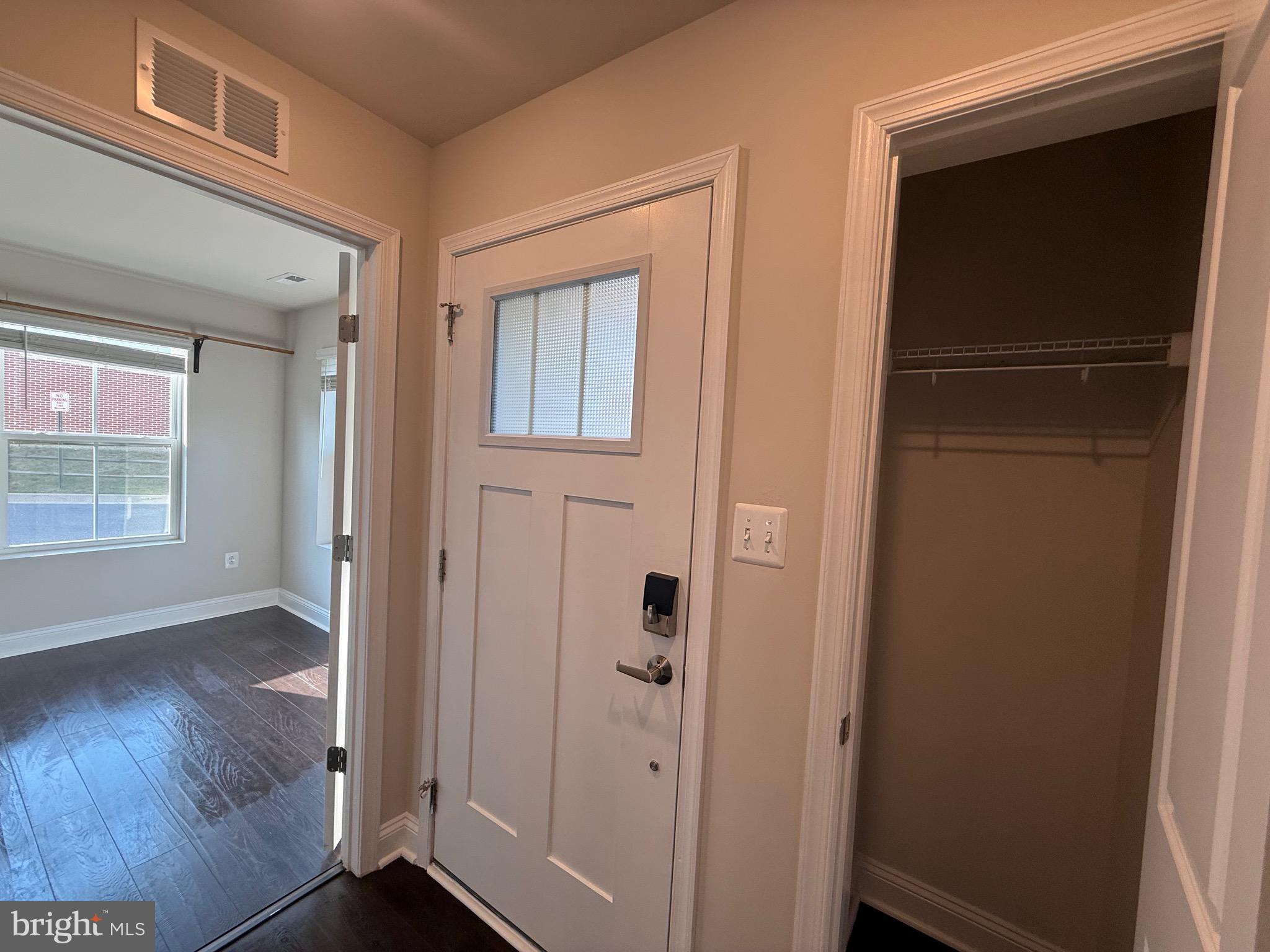 OXFORD SQUARE - Residential