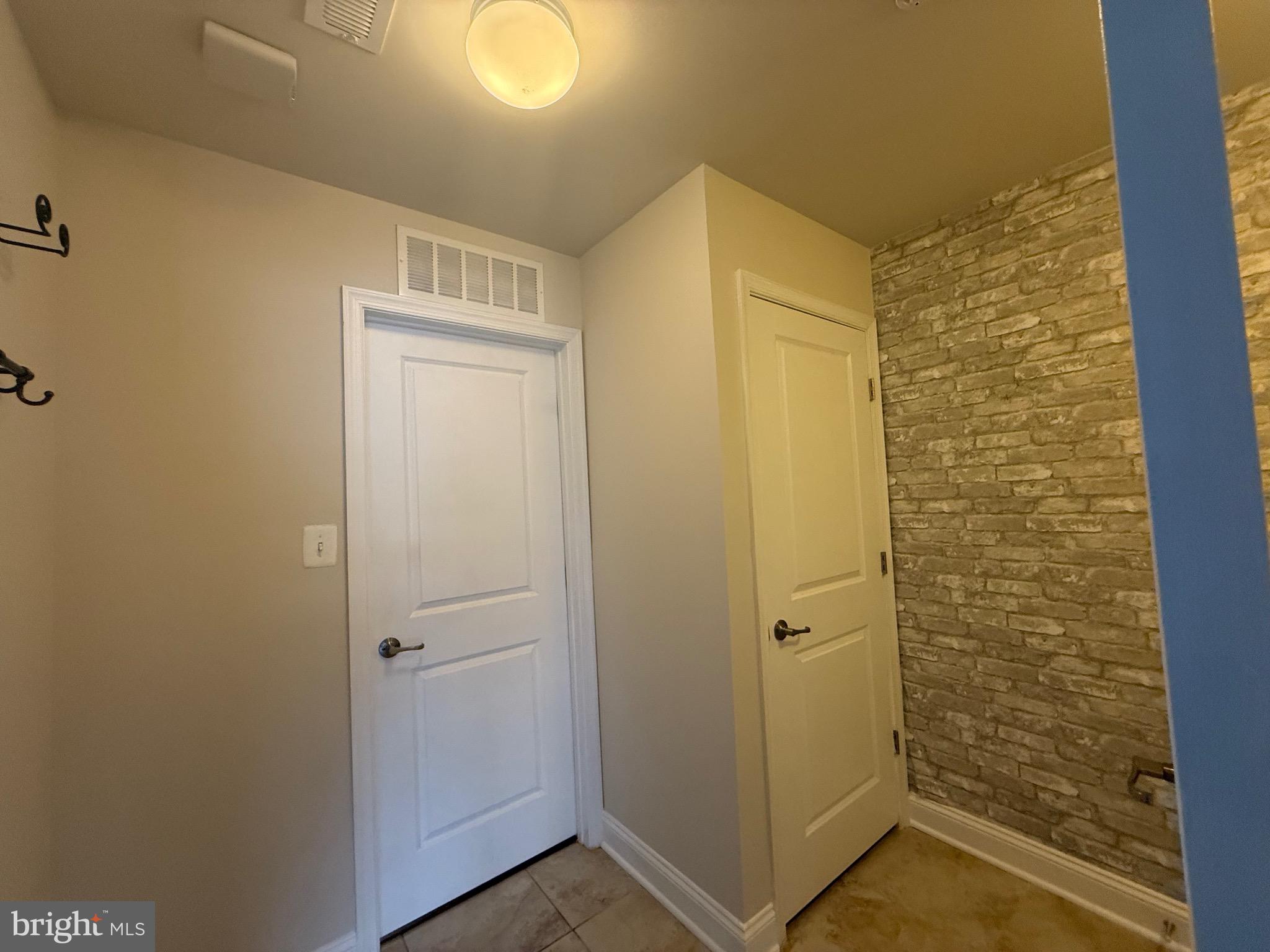 OXFORD SQUARE - Residential