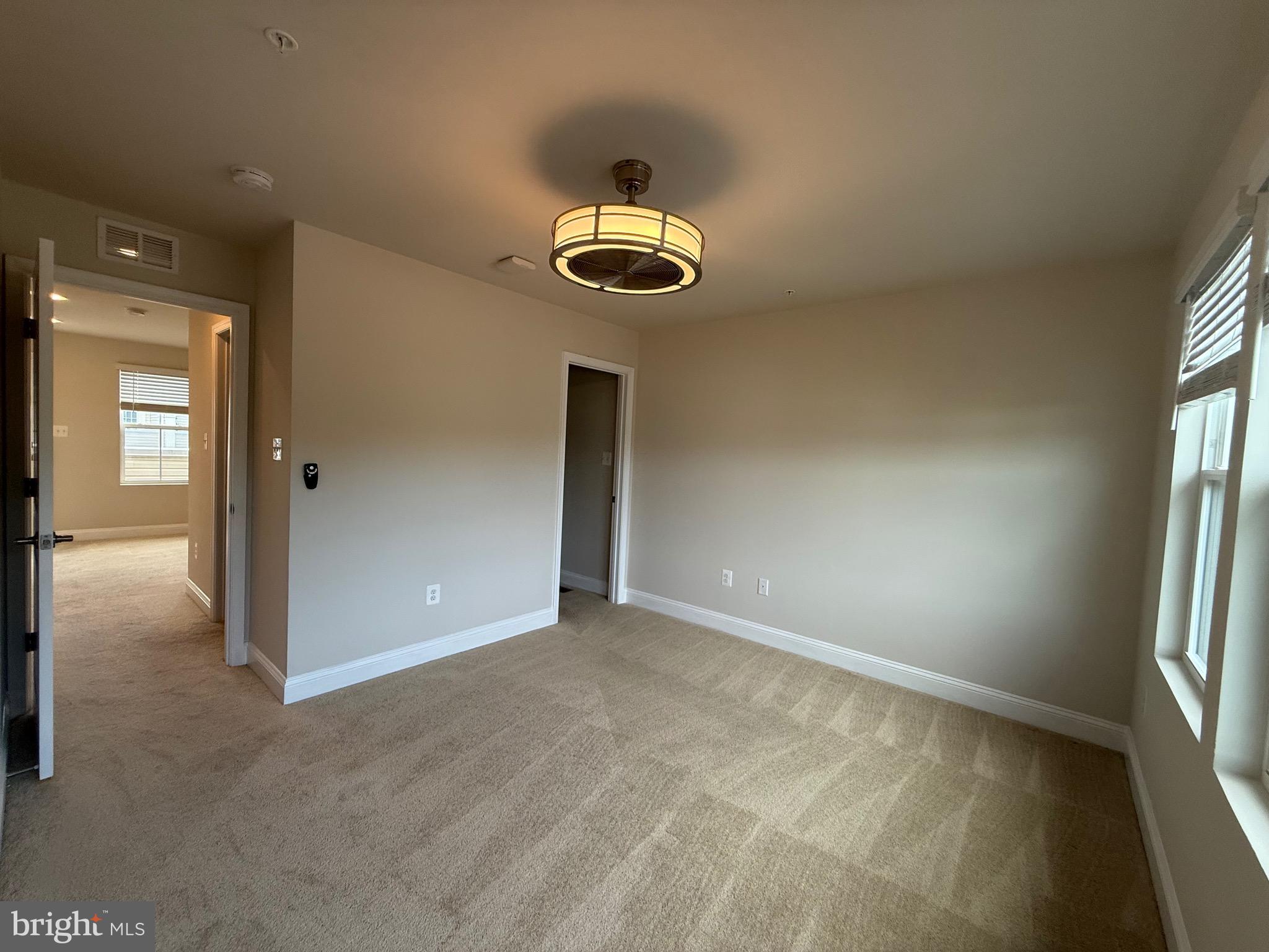 OXFORD SQUARE - Residential