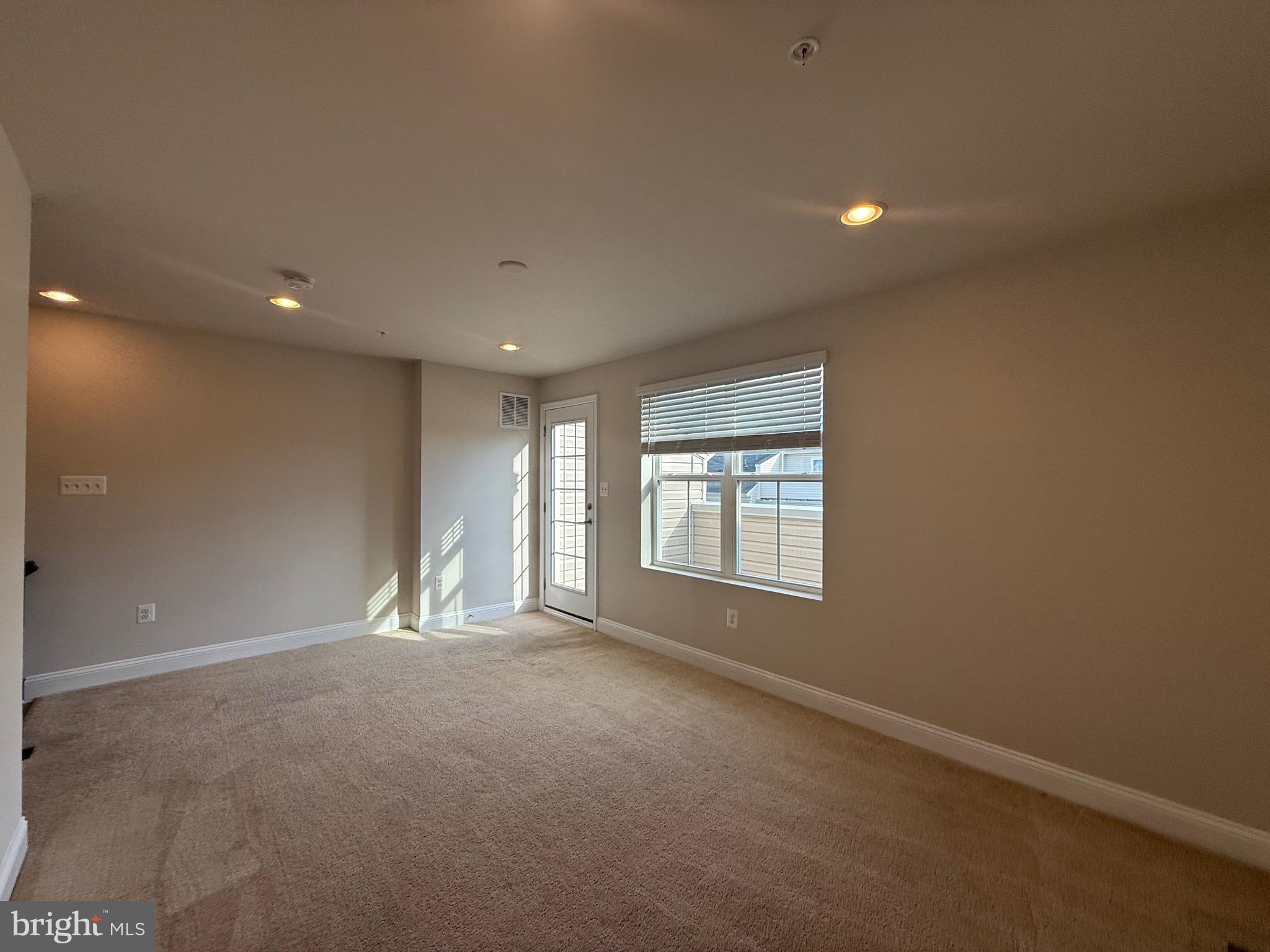 OXFORD SQUARE - Residential