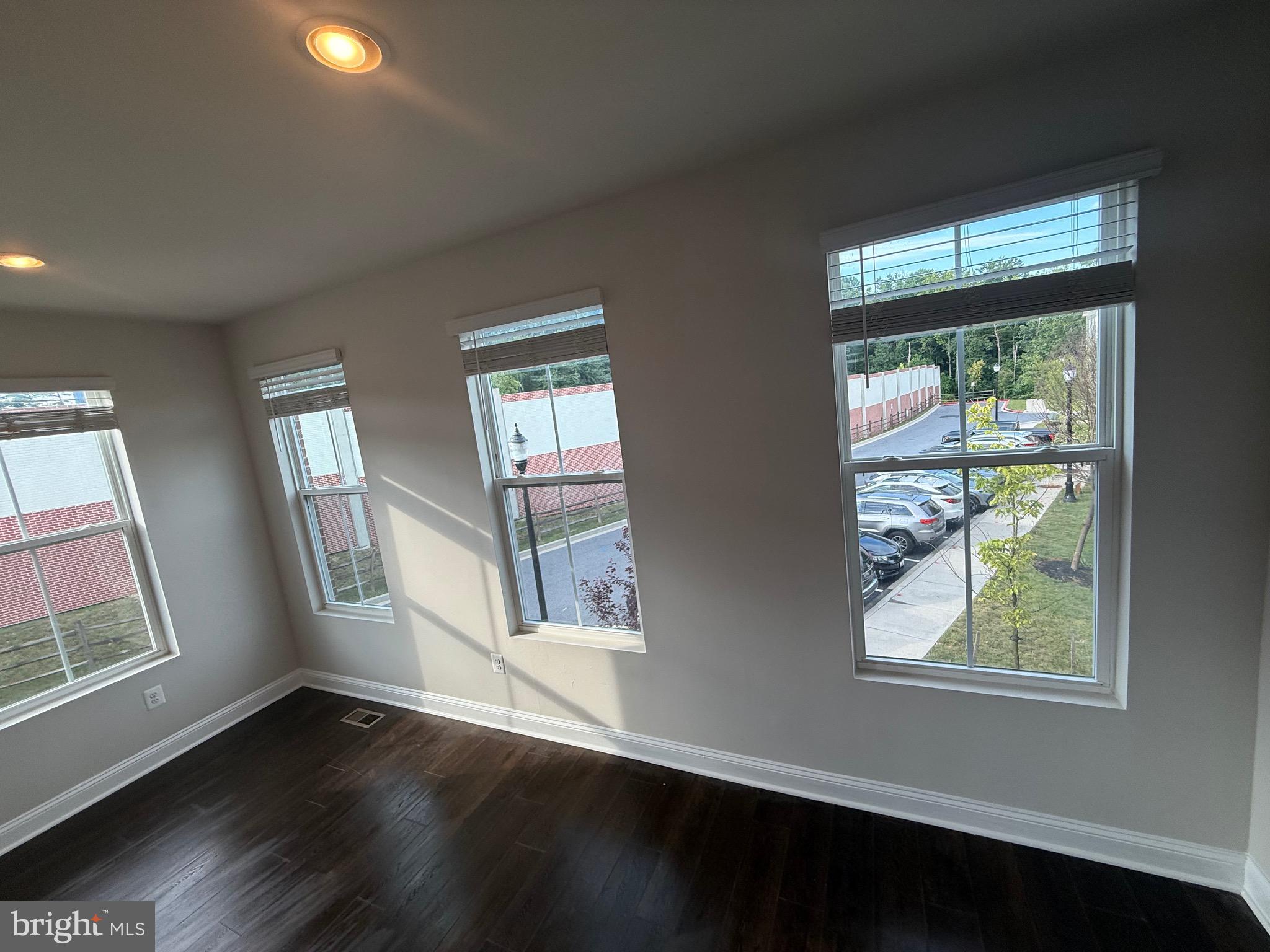 OXFORD SQUARE - Residential