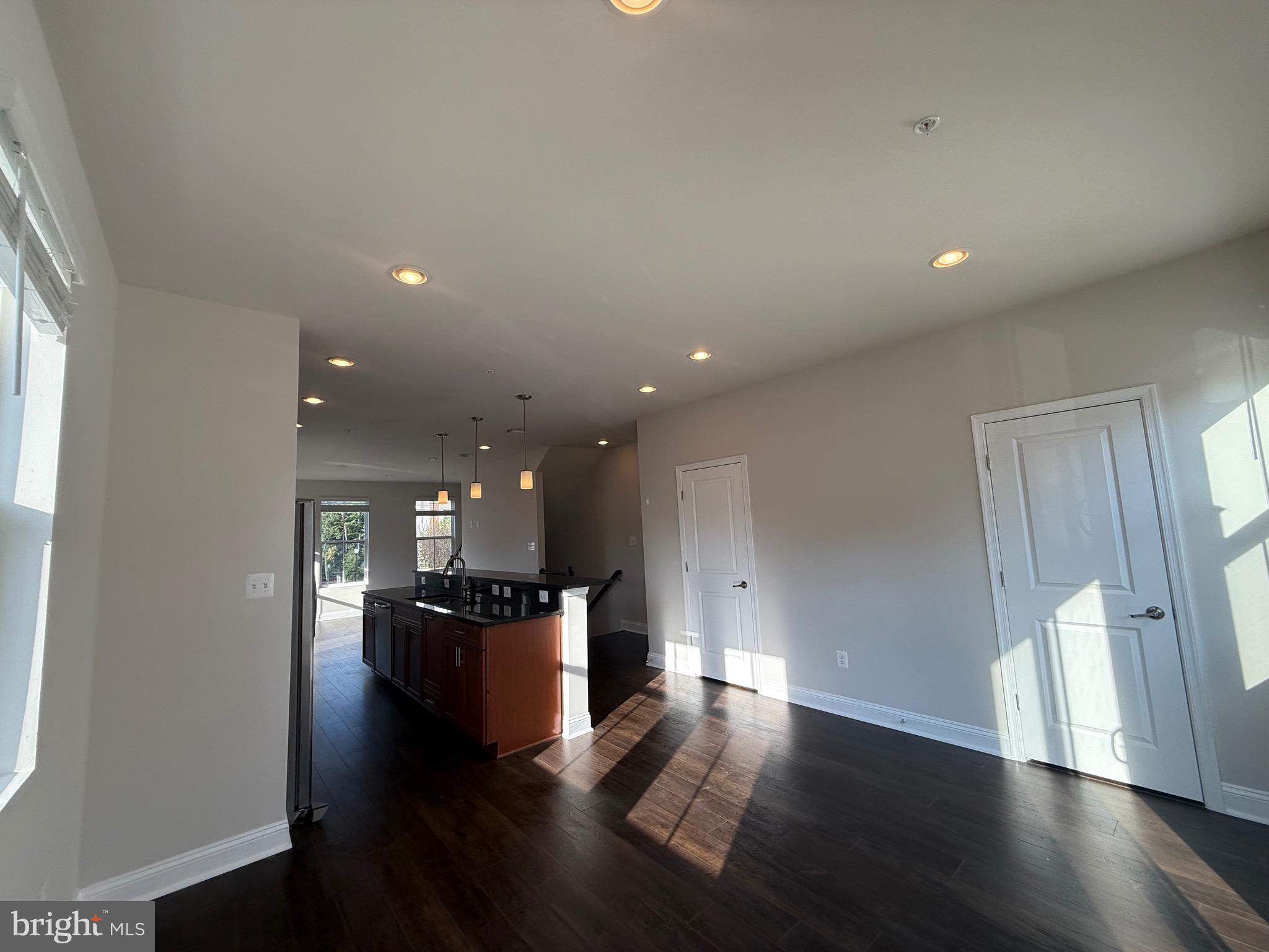 OXFORD SQUARE - Residential