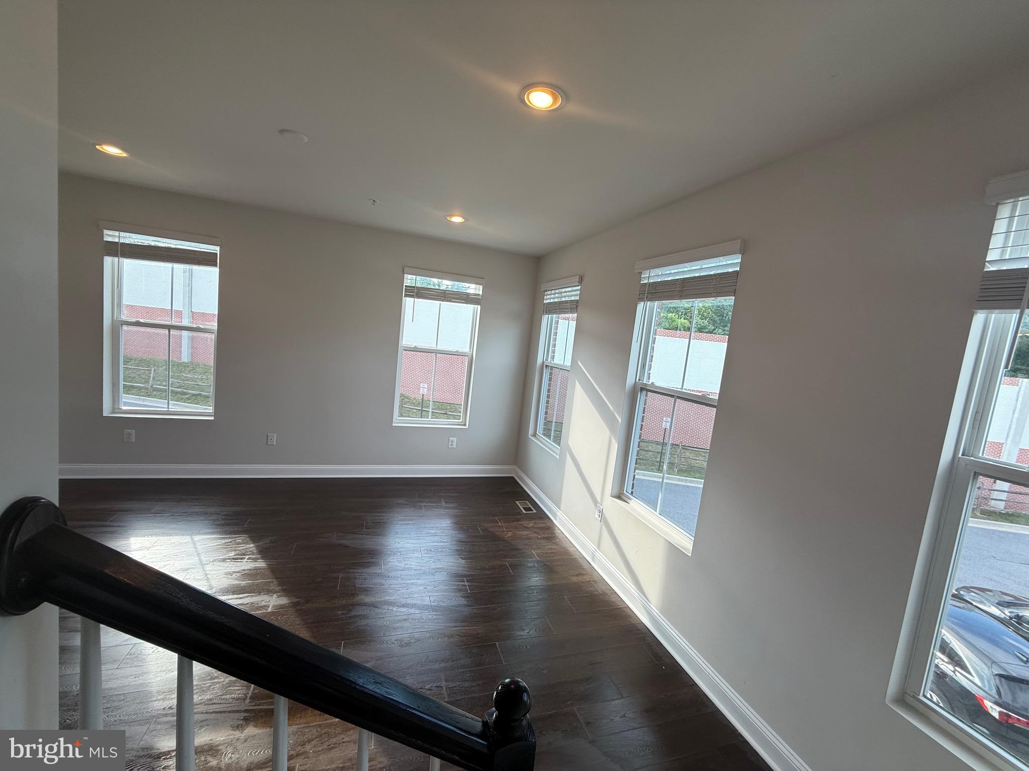 OXFORD SQUARE - Residential