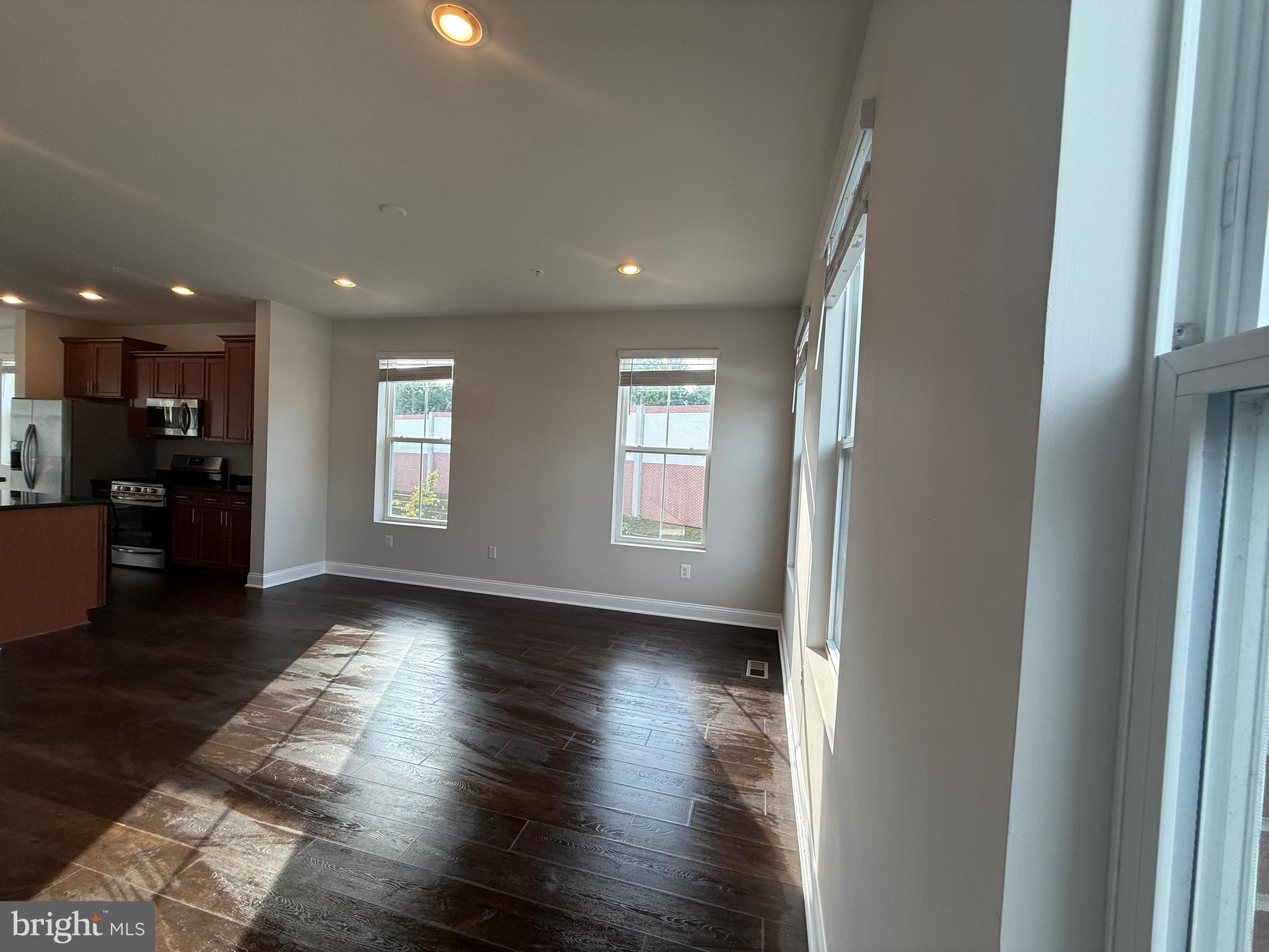 OXFORD SQUARE - Residential