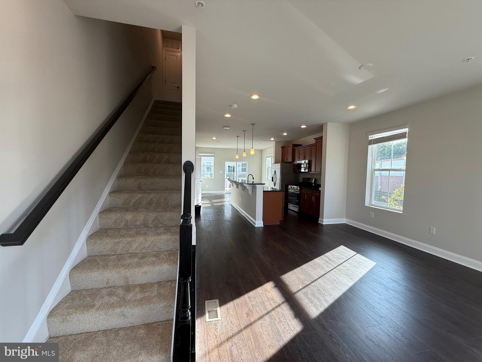 OXFORD SQUARE - Residential