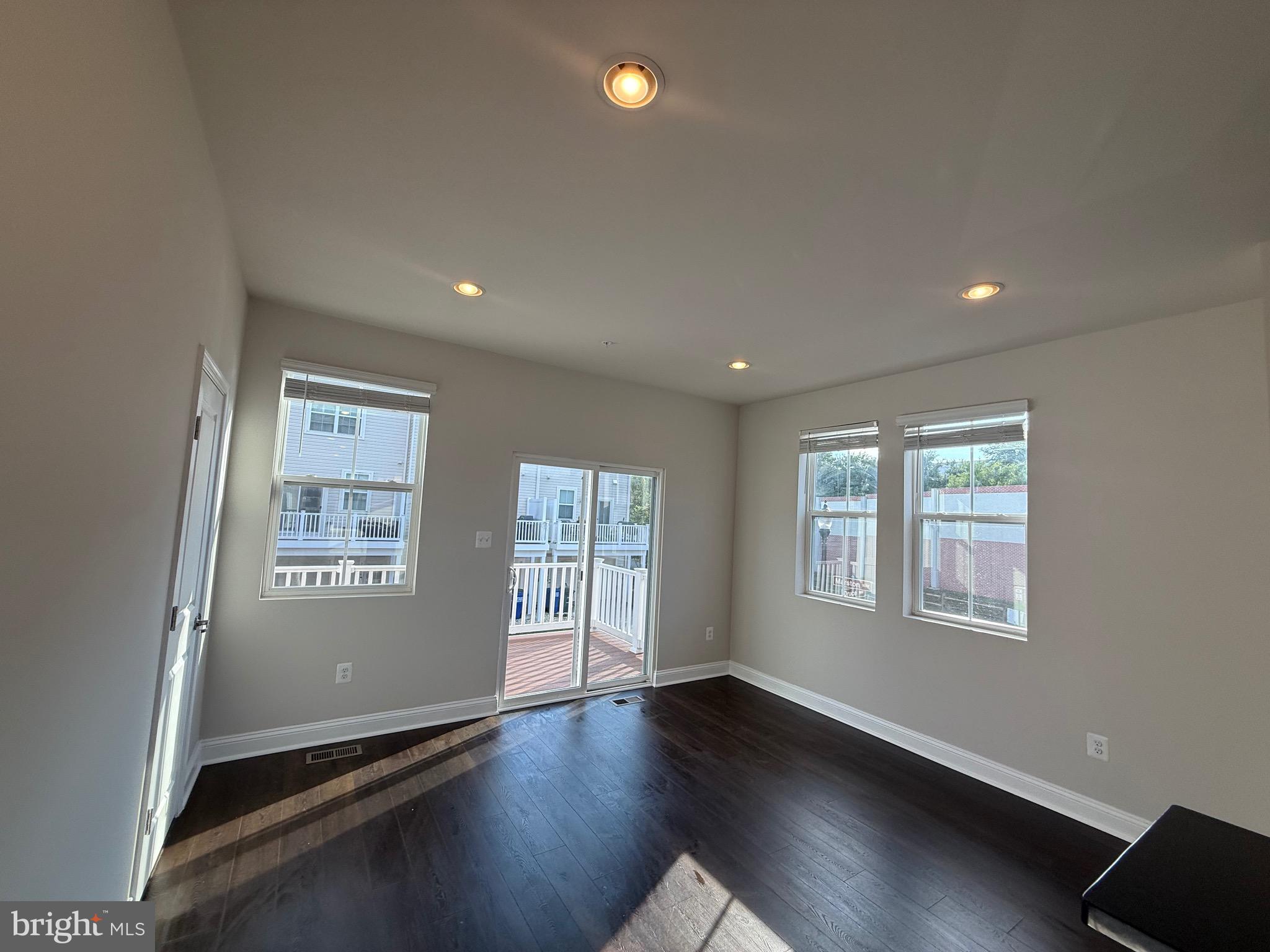 OXFORD SQUARE - Residential