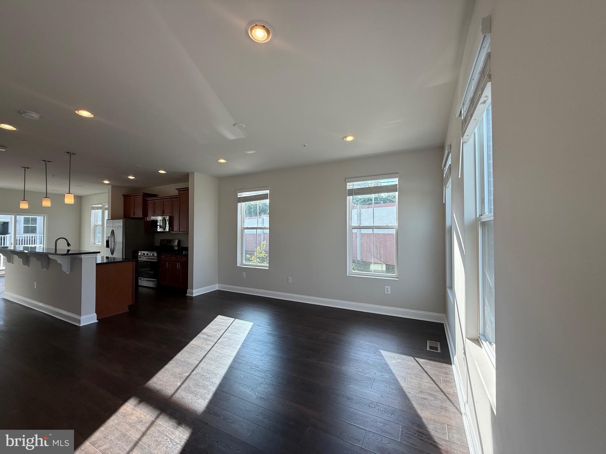 OXFORD SQUARE - Residential