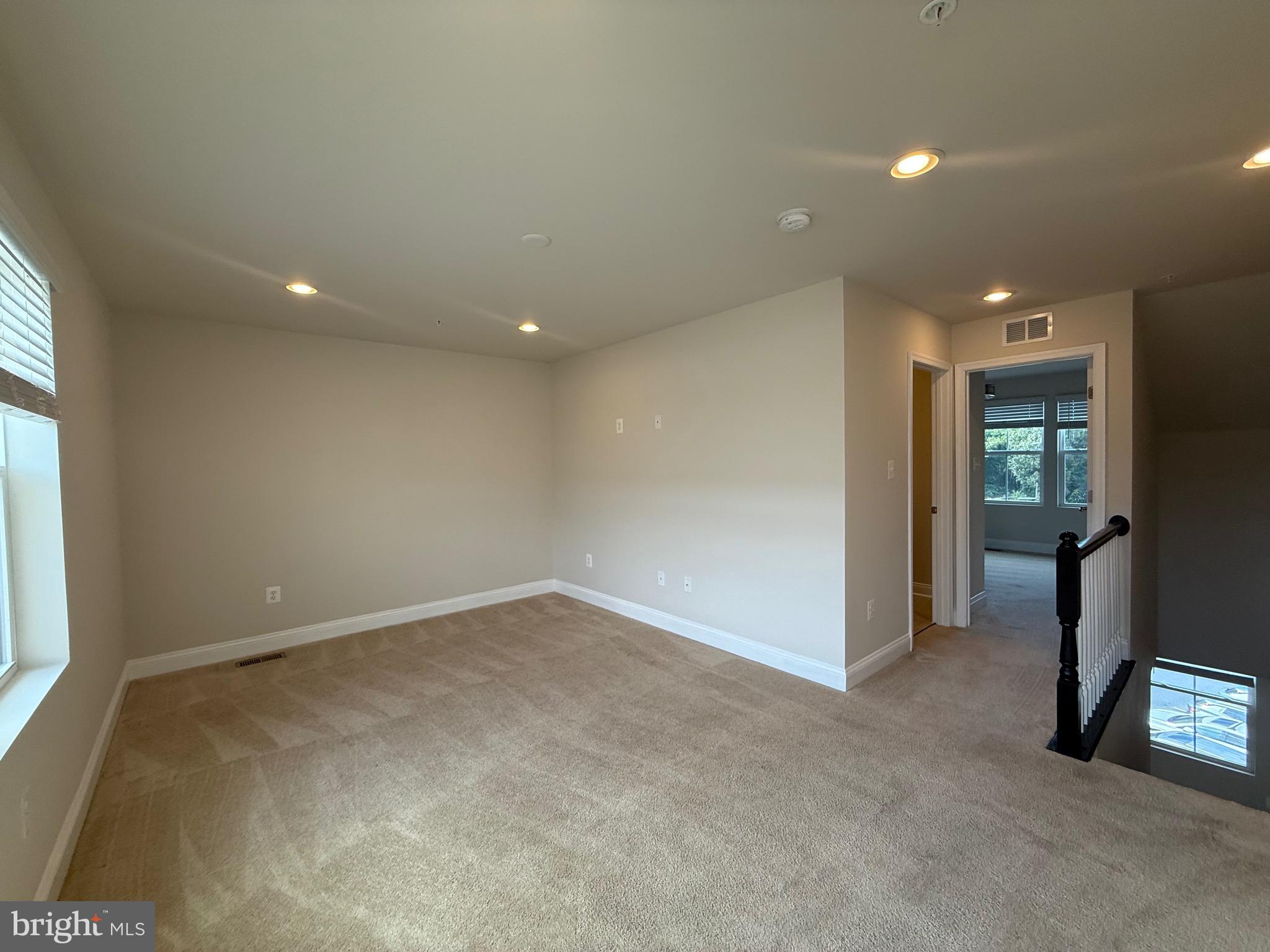 OXFORD SQUARE - Residential